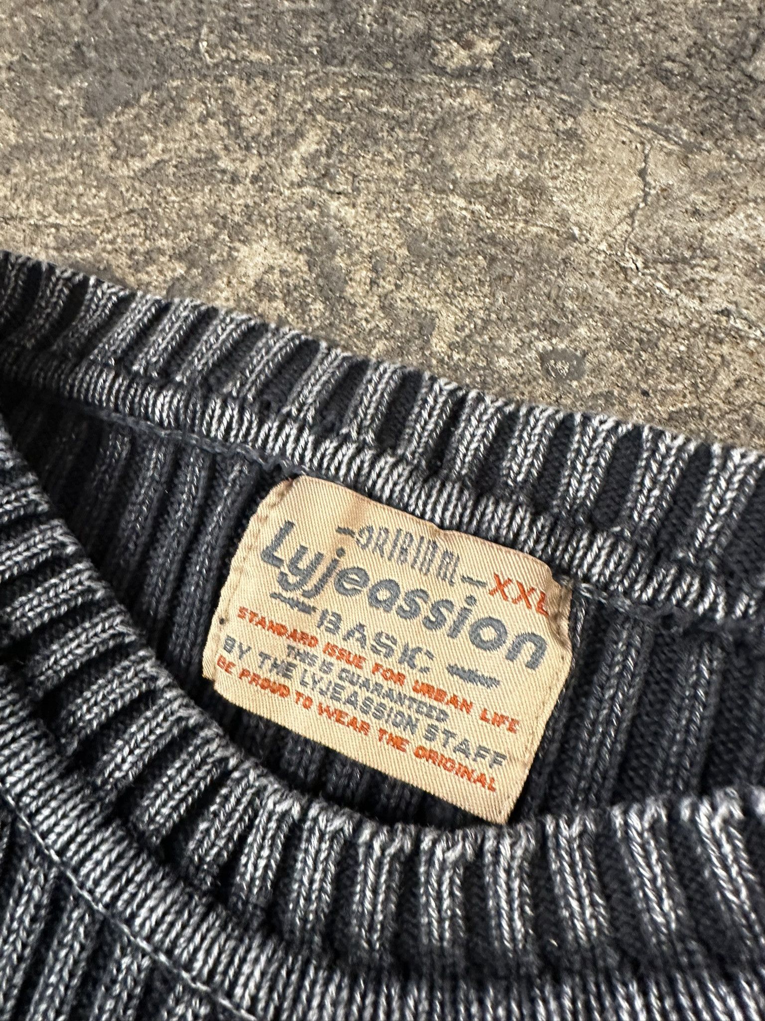 Japanese Brand Vintage Y2k Archive Avant Garde Faded Knit Sweater 2000s Size US L / EU 52-54 / 3 - 8 Thumbnail