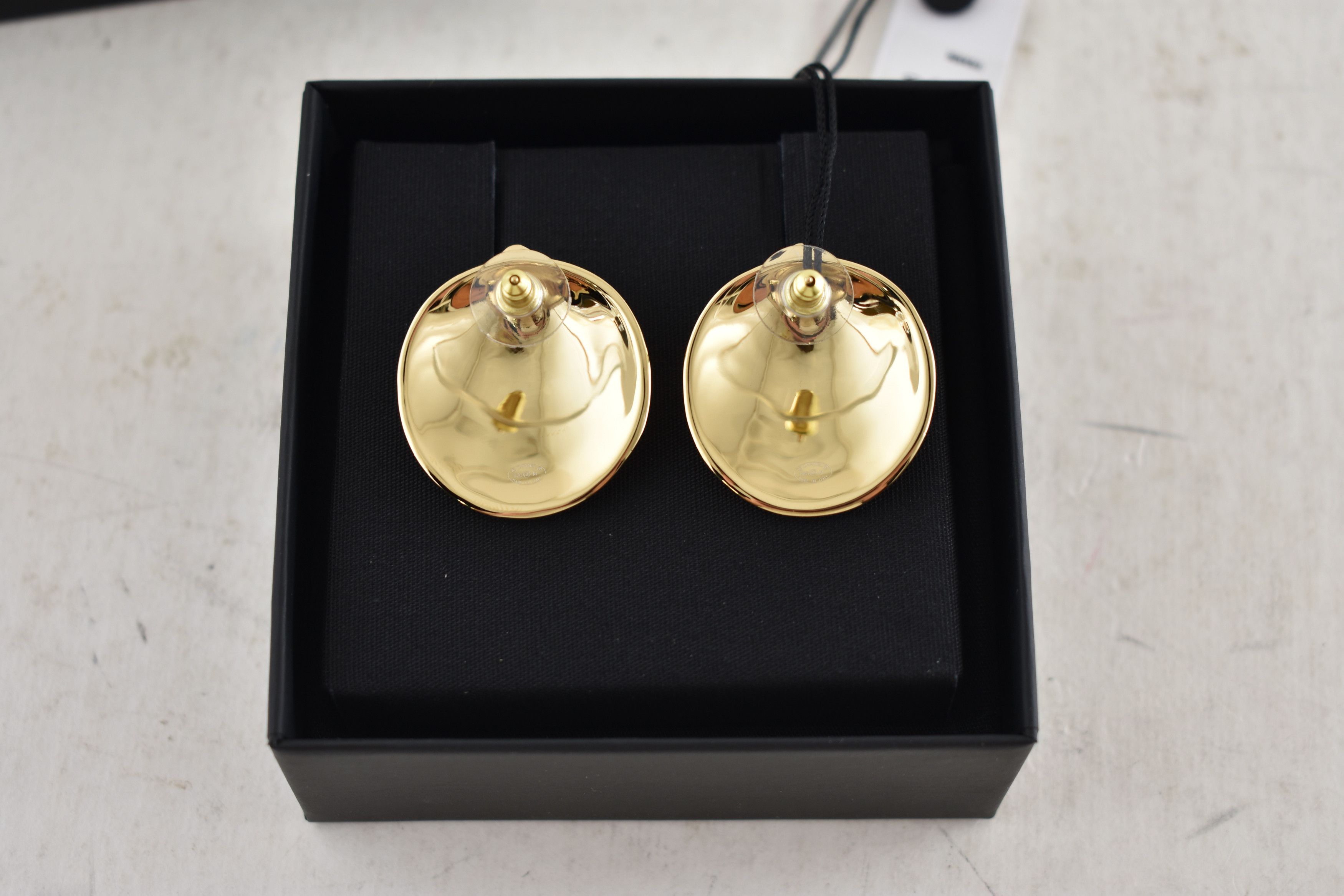 Chanel 26M Coco Beach Shell Seashell CC Logo Dangle Drop Earrings Size ONE SIZE - 11 Thumbnail