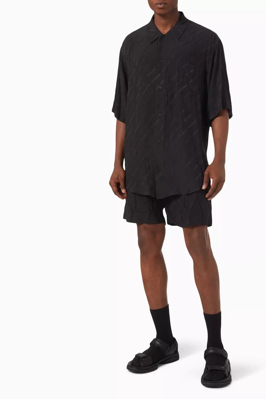 Balenciaga o1w1db10425 Logomania All Over Minimal Short Sleeve Shirt Size US XS / EU 42 / 0 - 2 Thumbnail