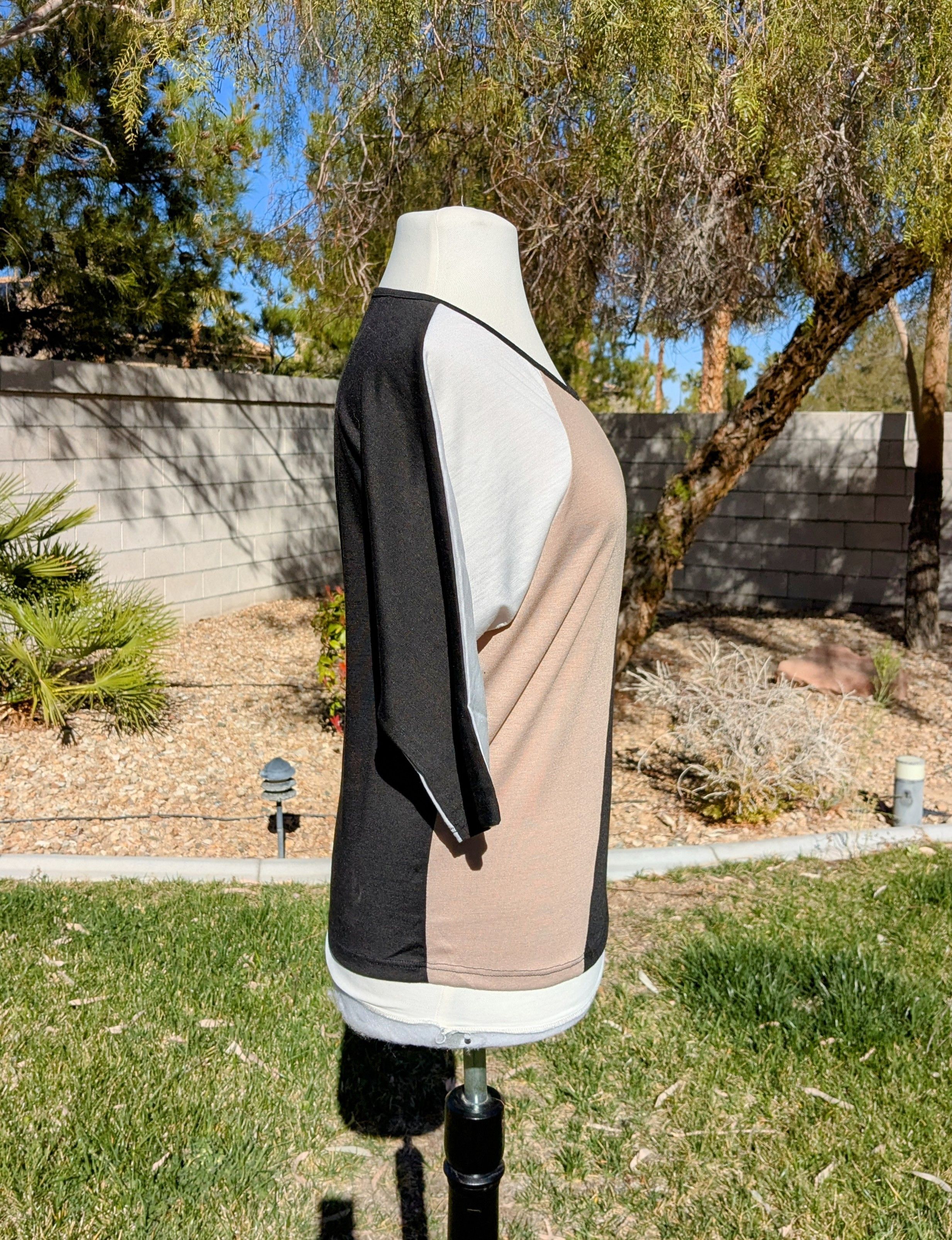 Designer Agenda Petite Tricolor 3/4 Sleeve USA Made Pullover Top EUC Size S / US 4 / IT 40 - 2 Thumbnail