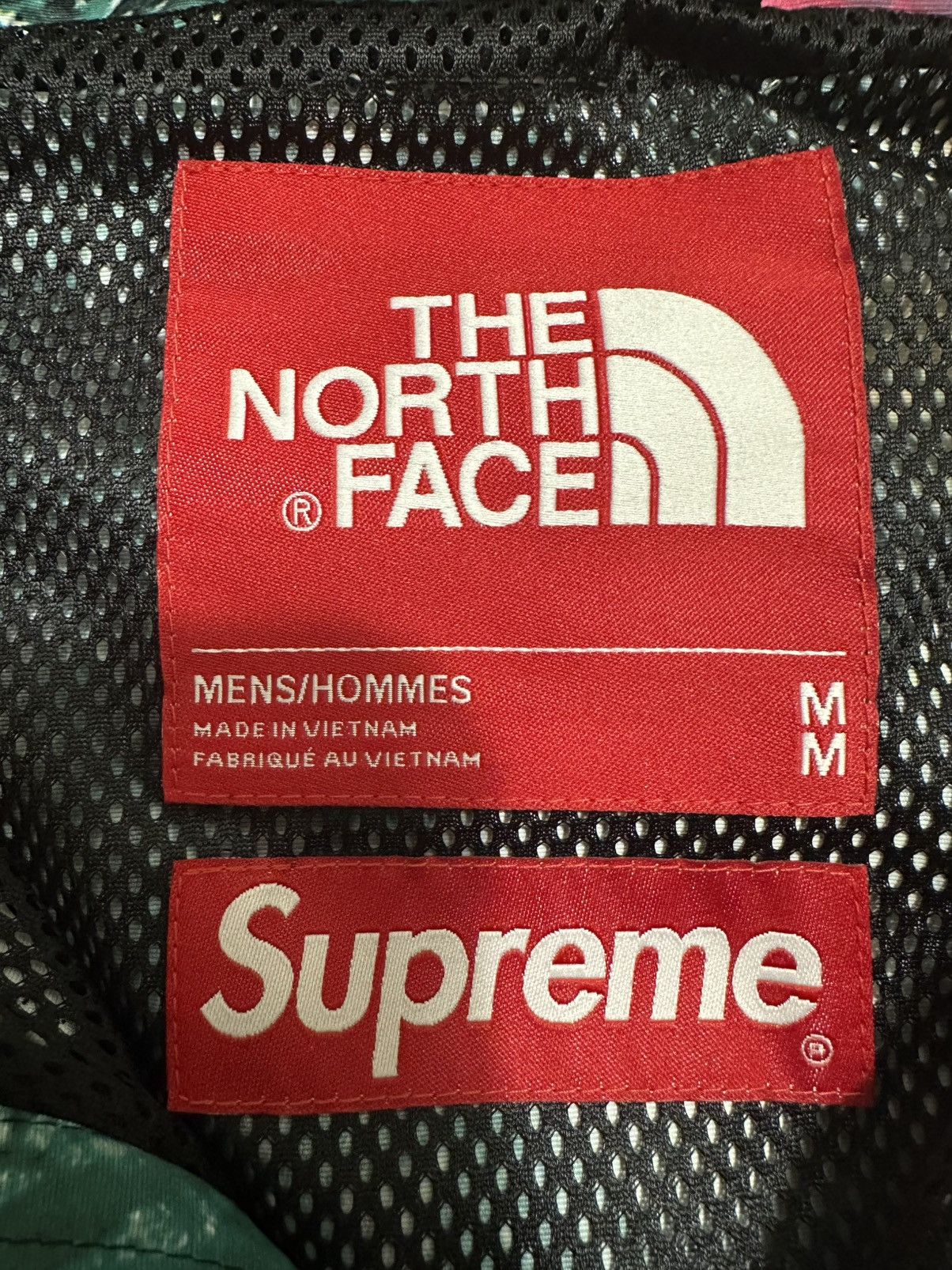 Supreme × The North Face SUPREMExTNF S/S 22 FLORAL SIZE MEDIUM Size US M / EU 48-50 / 2 - 3 Thumbnail
