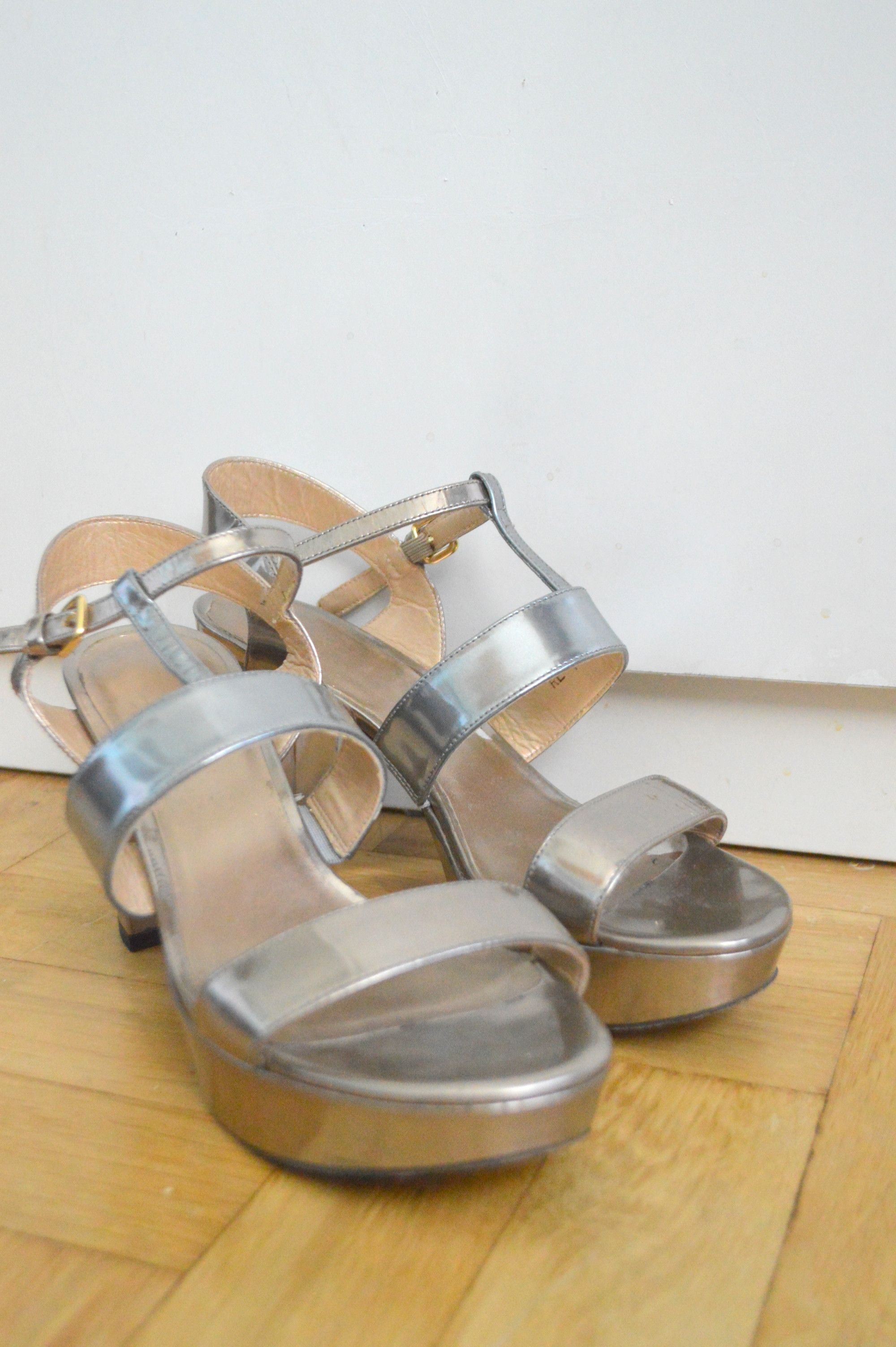 Stuart Weitzman Stuart Weitzman Luxury Shoes, 38 Heels, Premium Sandals Size US 7 / IT 37 - 2 Thumbnail
