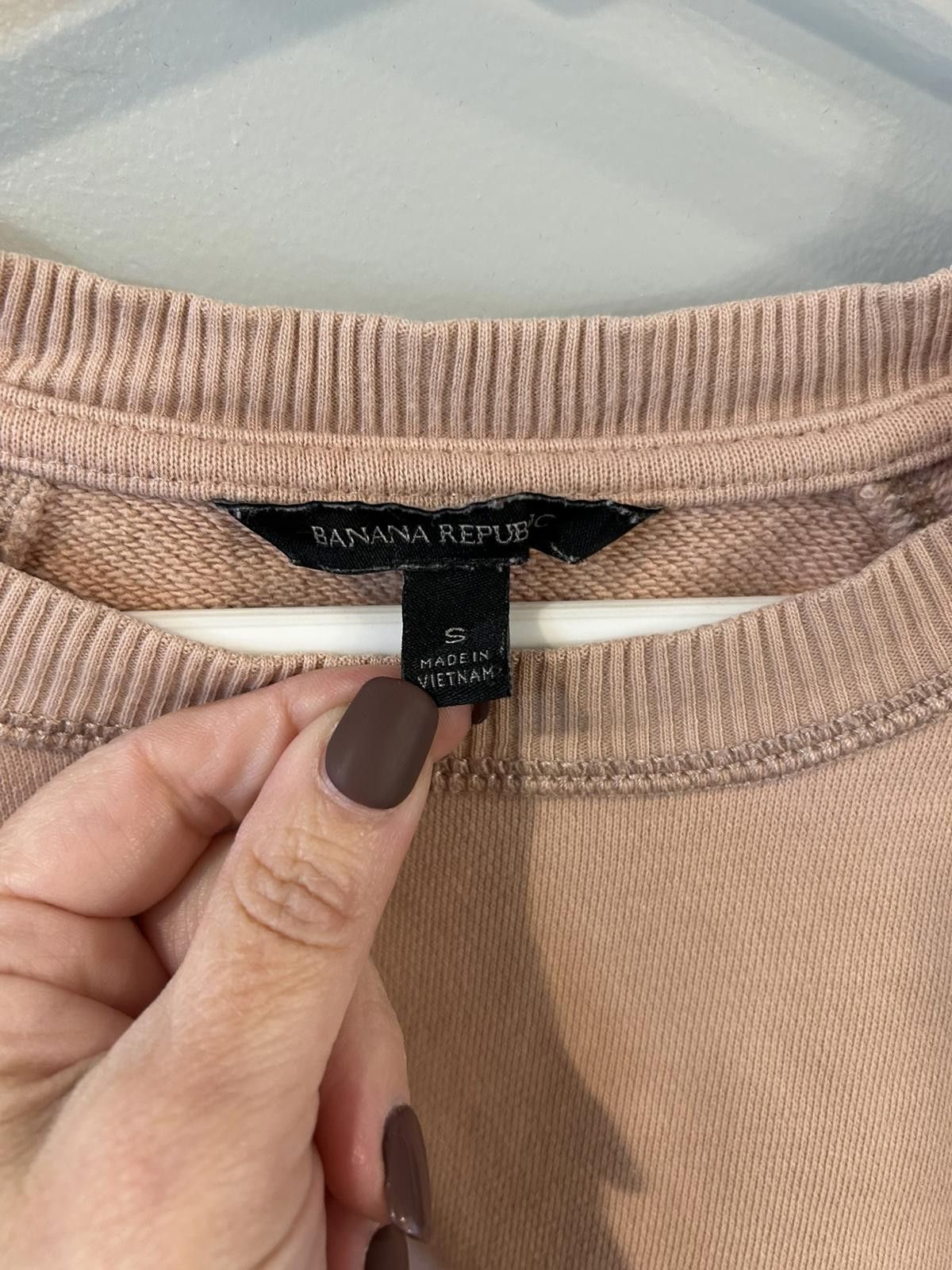 Banana Republic Banana Republic Women's Pink Crewneck Sweatshirt Size Small Size S / US 4 / IT 40 - 2 Thumbnail