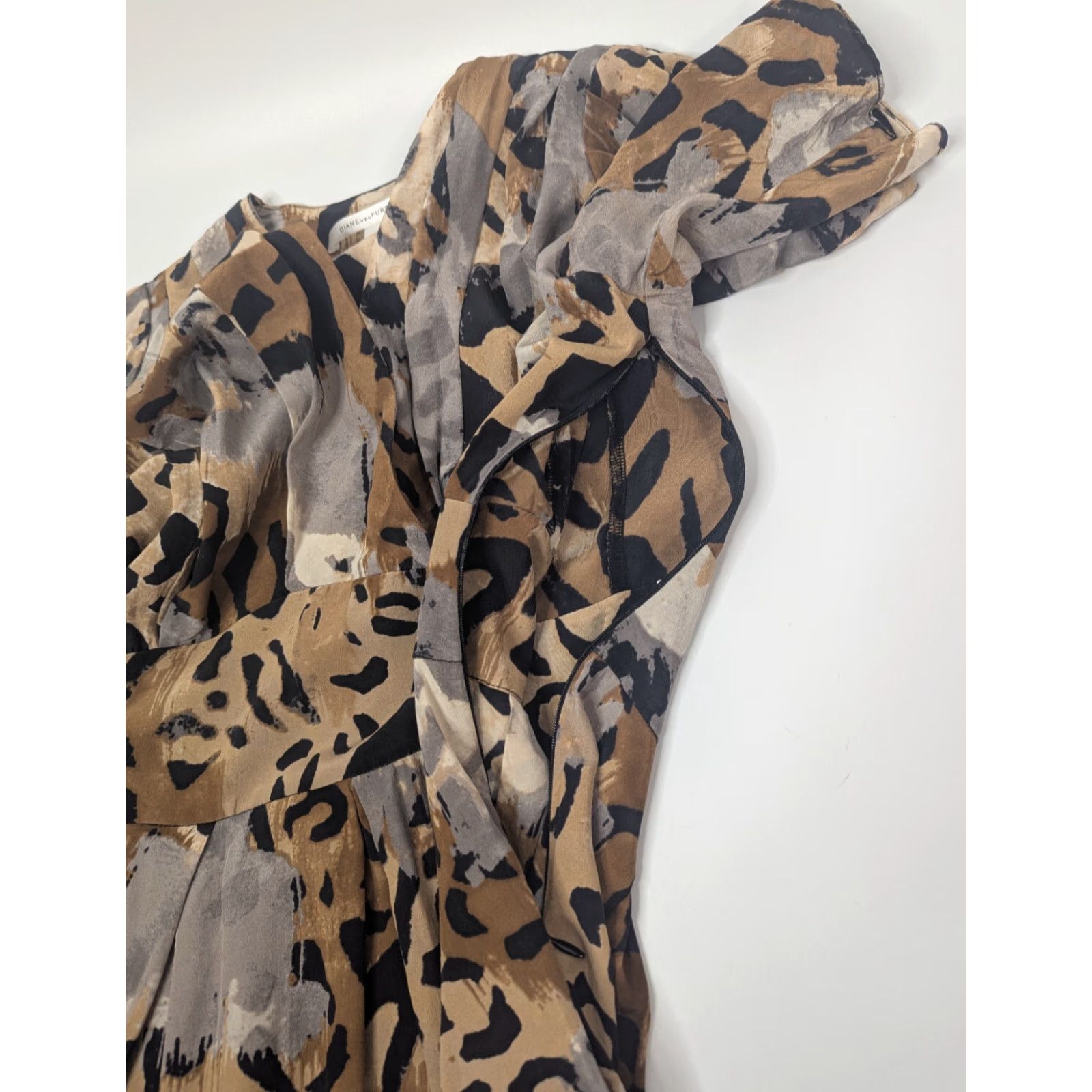 Diane von Furstenberg Diane von Furstenberg Sabine Silk Dress Animal Print Sheath Short Sleeve Size 4 Multicolor Leopard Dress Womens Size 27" / US 4 / IT 40 - 5 Thumbnail