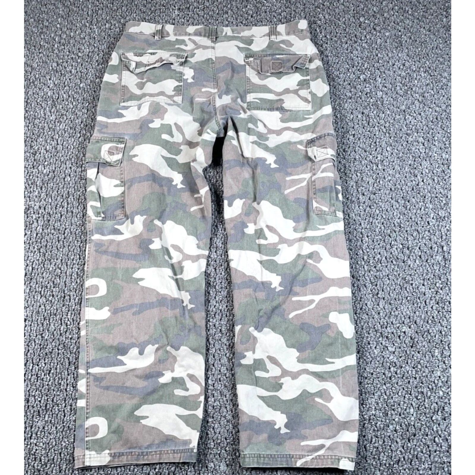 Vintage VINTAGE Nevada Camouflage Cargo Pants Men 35 x 28 Green Camo Straight Leg 90s Army Nature Outdoors Mens Size US 35 - 2 Thumbnail