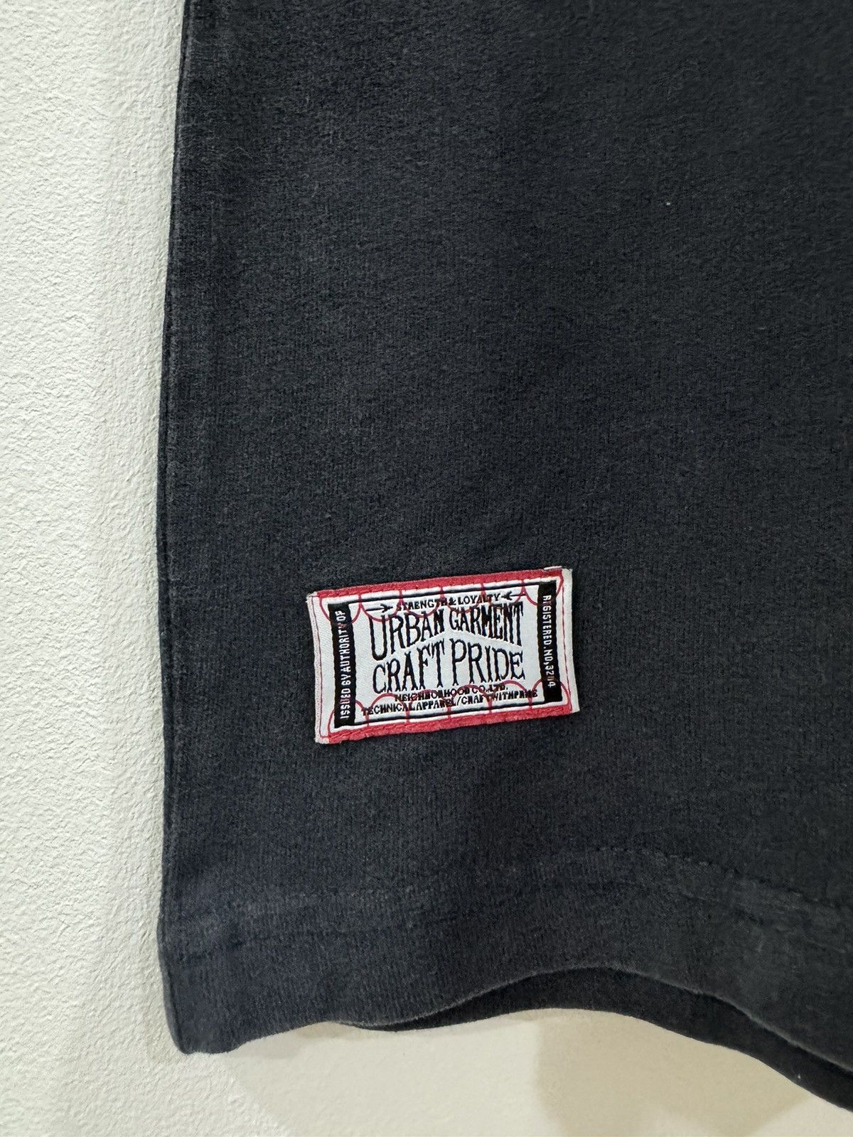 Kaws KAWS NEIGHBORHOOD ORIGINALFAKE SKULL MIDDLE FINGER SHIRT Size US S / EU 44-46 / 1 - 8 Thumbnail