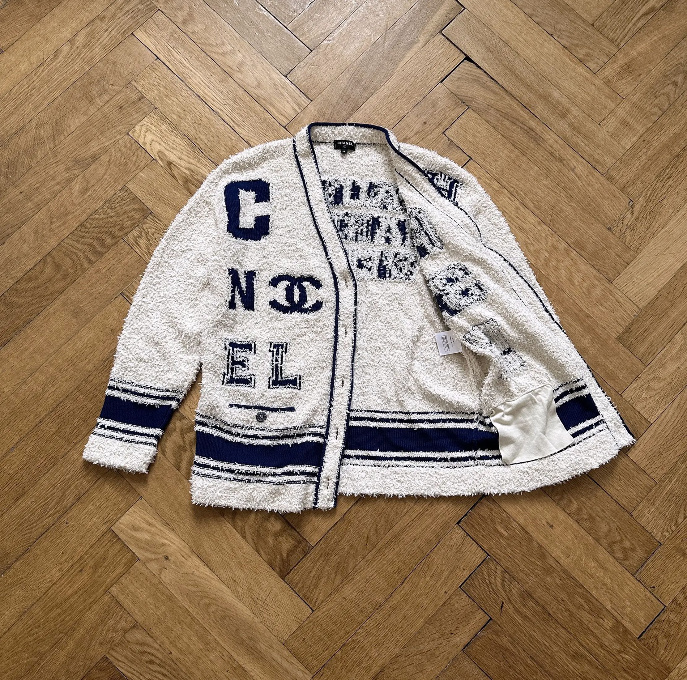 Chanel SS19 Boucle Varsity Oversized Cardigan Size XS / US 0-2 / IT 36-38 - 2 Thumbnail