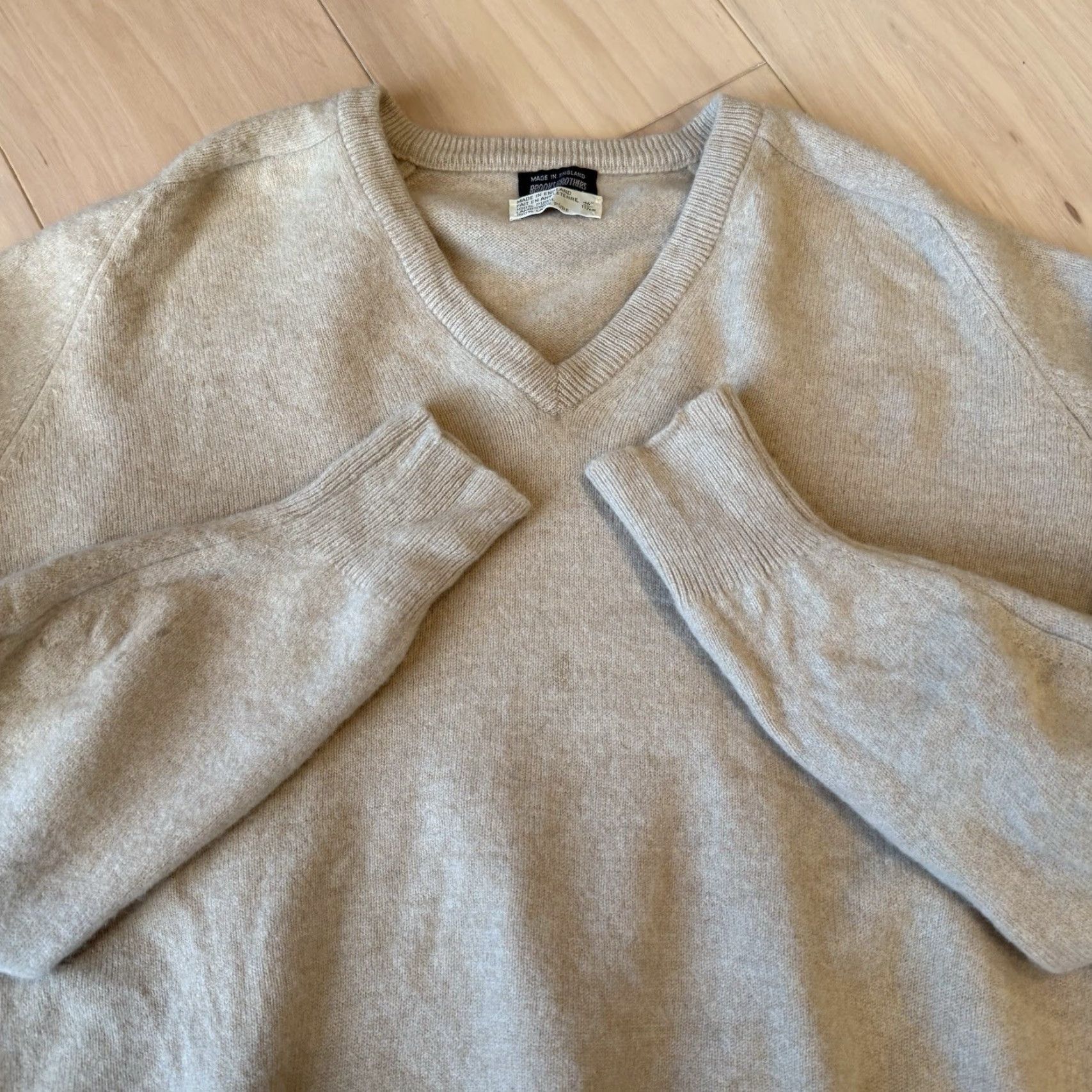 Brooks Brothers Vintage Brooks Brothers Lambswool Sweater Small Beige V Neck Mens Wool Pullover Knit Regular Solid Fashion Pattern Ac?t? Size US S / EU 44-46 / 1 - 4 Thumbnail