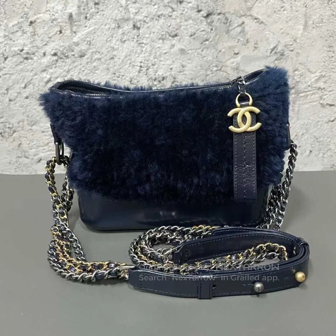 Chanel Chanel Blue Fur Shoulder Bag. Size ONE SIZE - 2 Thumbnail