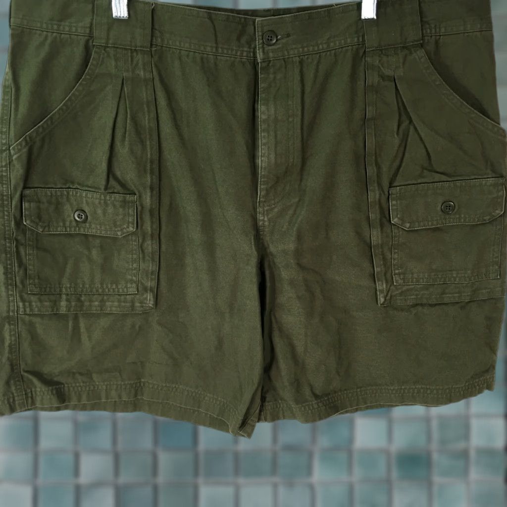 Vintage VINTAGE Cabela's Shorts Cargo Men 42 Green Regular Flat Front High Rise 8 Inseam Adults Mens Size US 44 / EU 60 - 1 Thumbnail