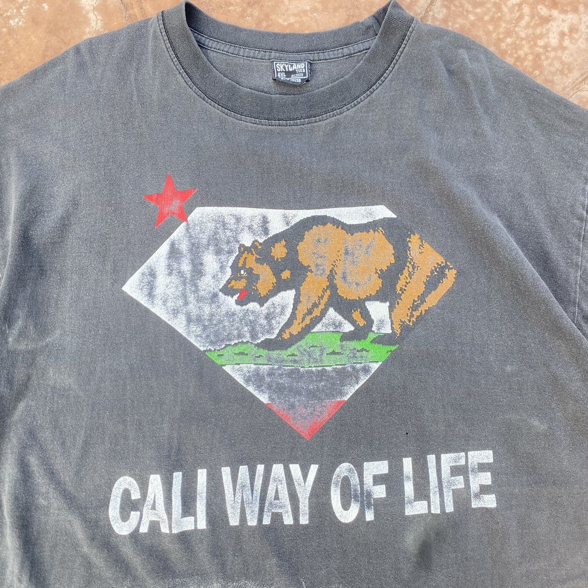Vintage Thrashed Faded Vintage California Way Of Life ERD GRUNGE TEE Size US XXL / EU 58 / 5 - 3 Thumbnail