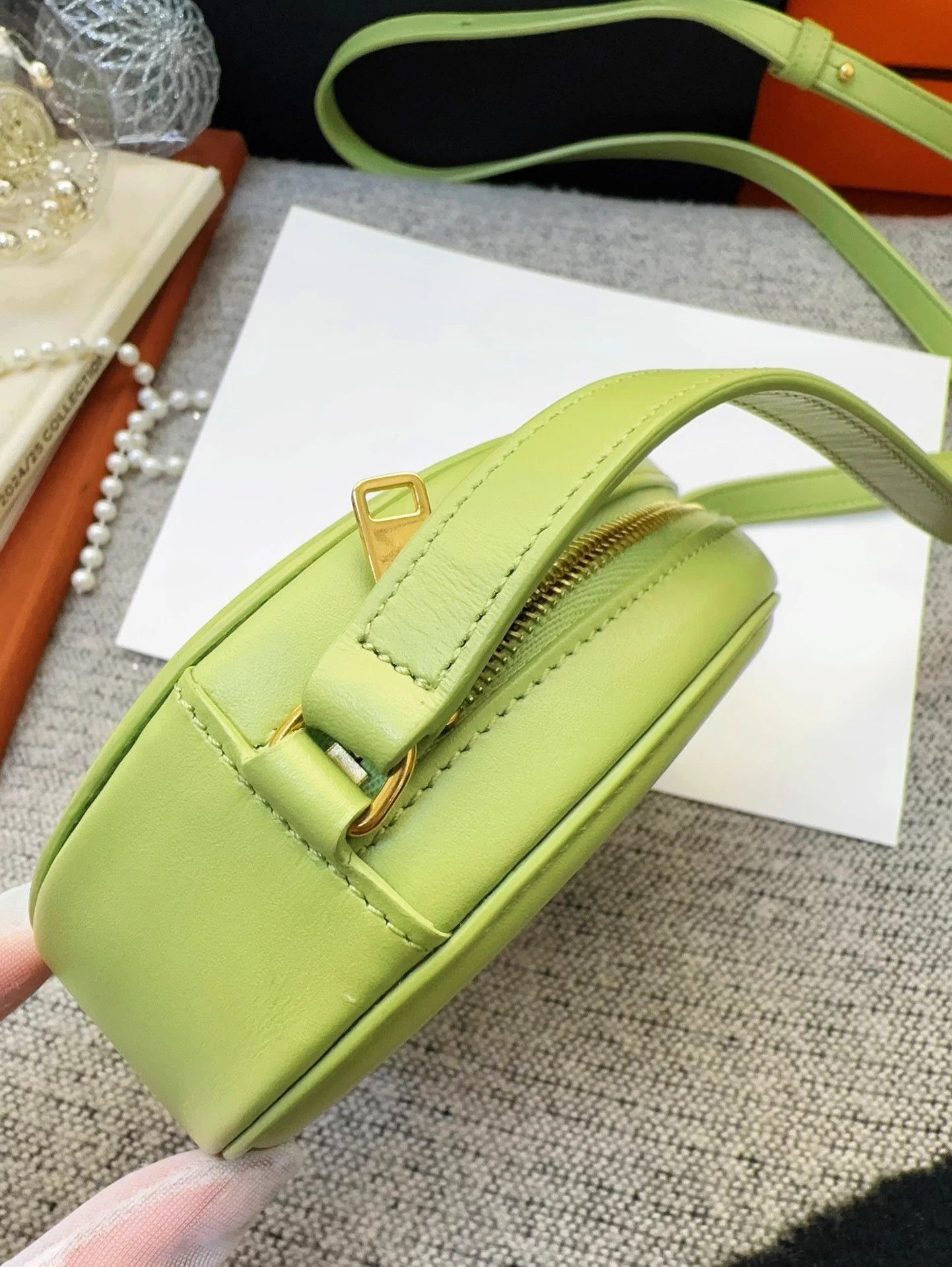 Celine Celine Avocado Green Triomphe Logo Embossed Mooncake Mint Size ONE SIZE - 4 Thumbnail