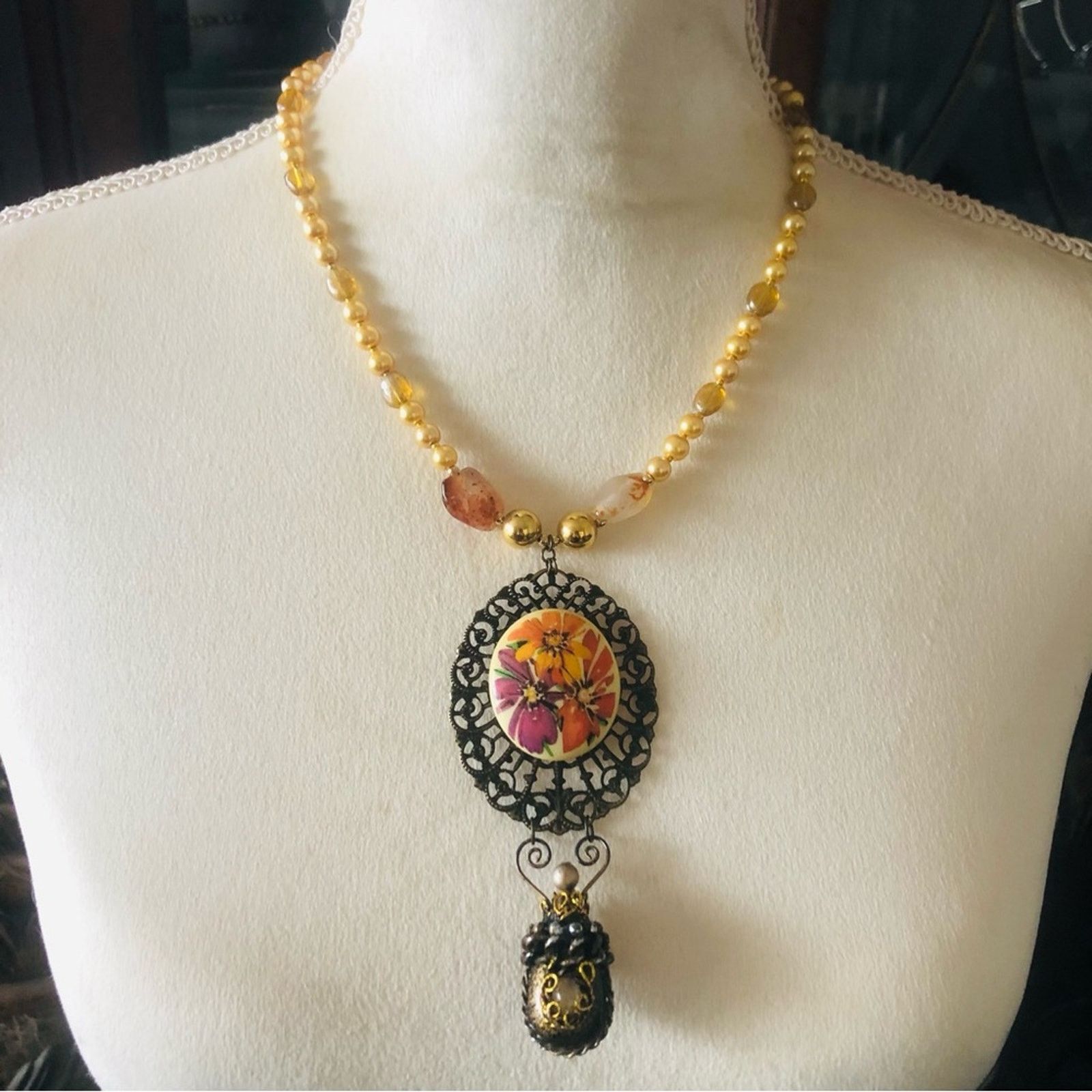Handmade Handcrafted repurpose floral cameo brass Pearl necklace Size ONE SIZE - 2 Thumbnail