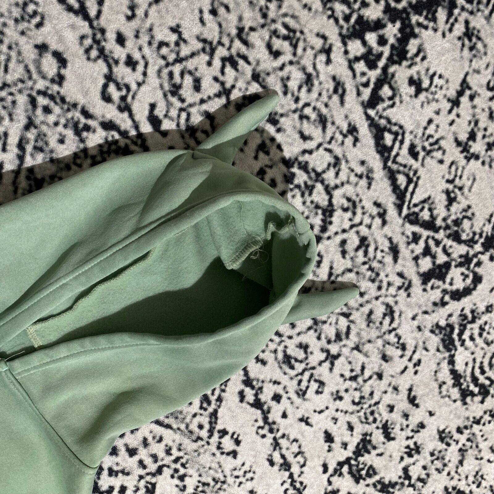 Vintage Vintage Unisex Green Polyester Hoodie Size L Y2K 90s Size US L / EU 52-54 / 3 - 5 Thumbnail
