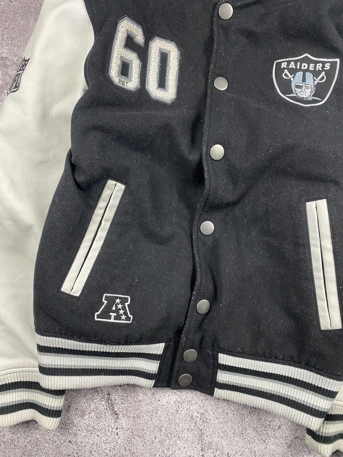 NFL Oakland Raiders NFL wool/leather Black VintgaeBomber Jacket Size US M / EU 48-50 / 2 - 3 Thumbnail
