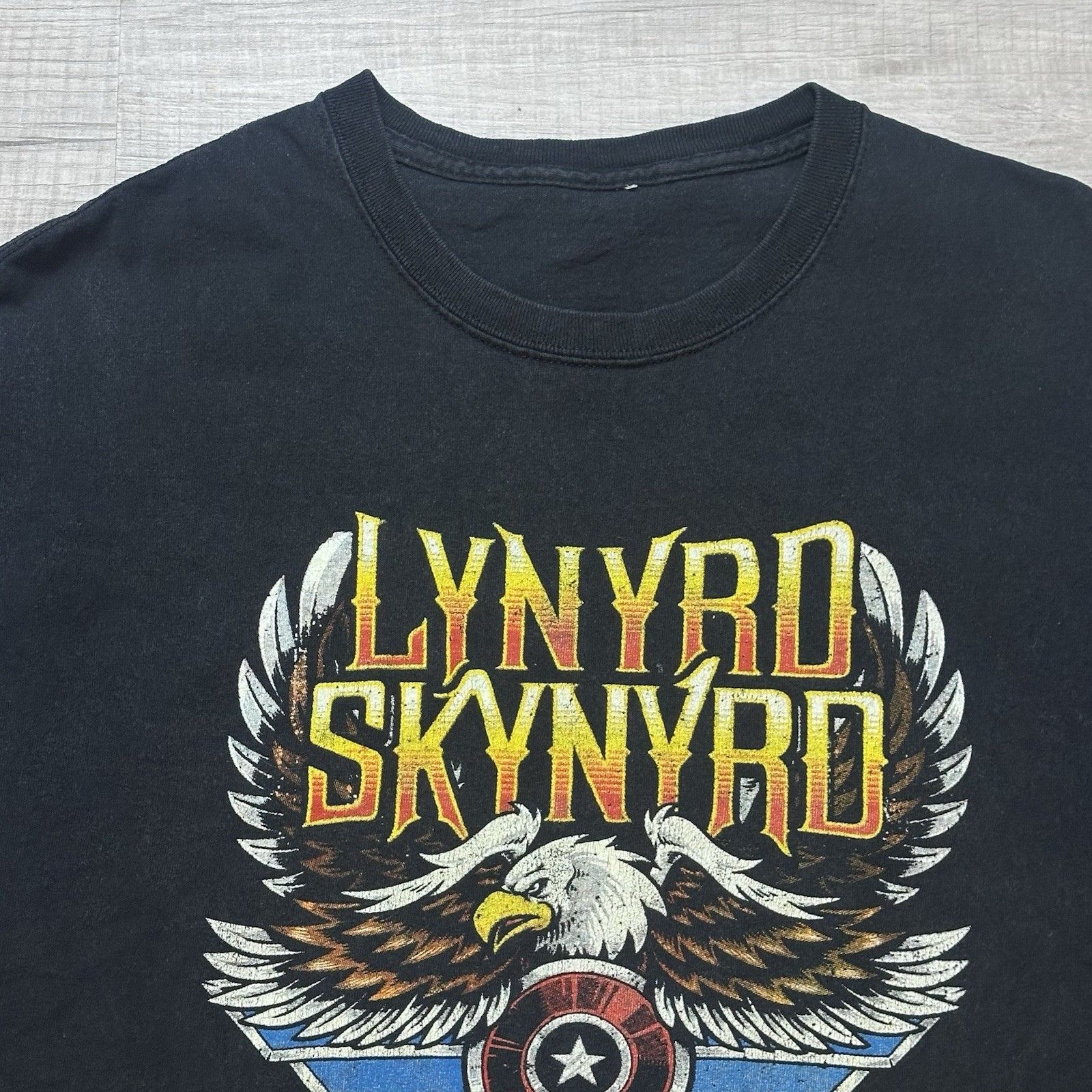 Band Tees Lynyrd Skynyrd Last of the Street Survivors Farewell Tour Size US L / EU 52-54 / 3 - 5 Thumbnail