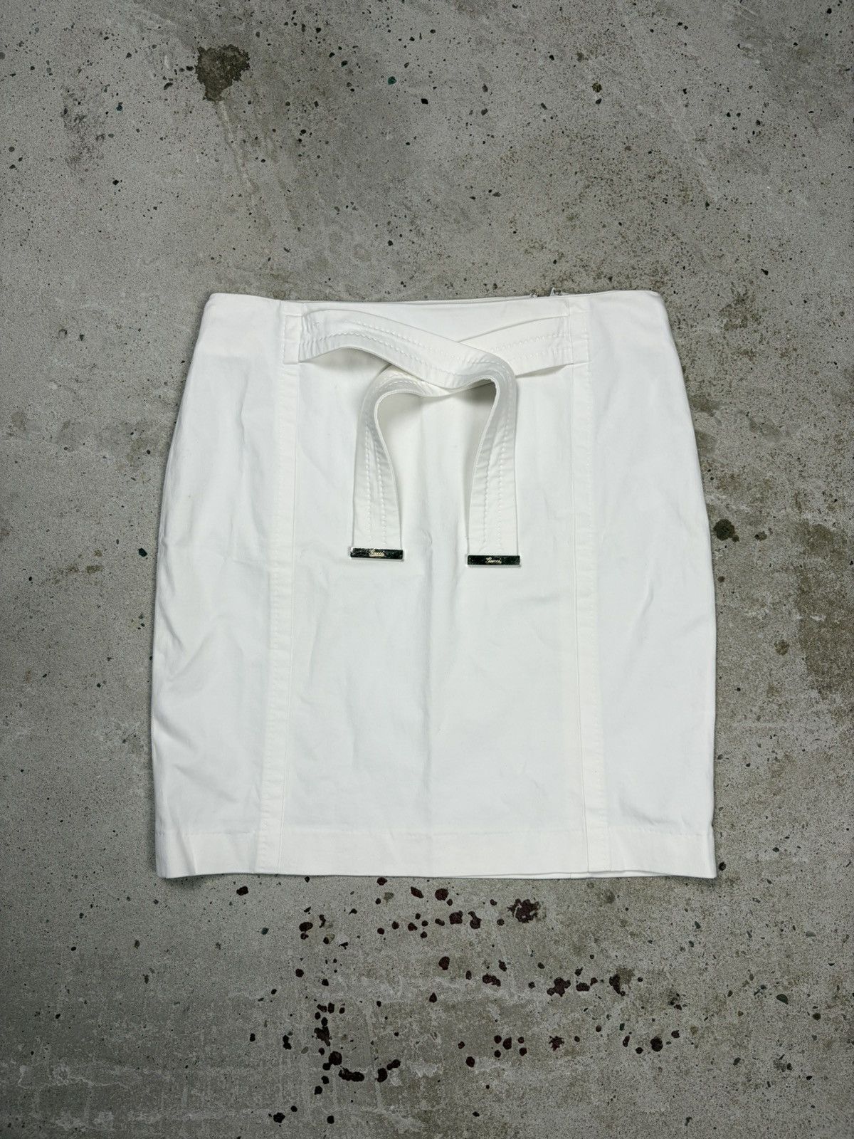 Gucci Gucci 2005 White Mini Skirt Belted Gold Logo Emblished Size 28" / US 6 / IT 42 - 1 Thumbnail