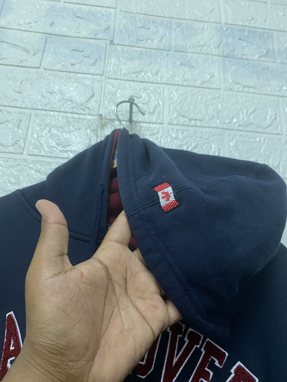 Vintage navy blue Vancouver Canada hooded Size US L / EU 52-54 / 3 - 6 Thumbnail