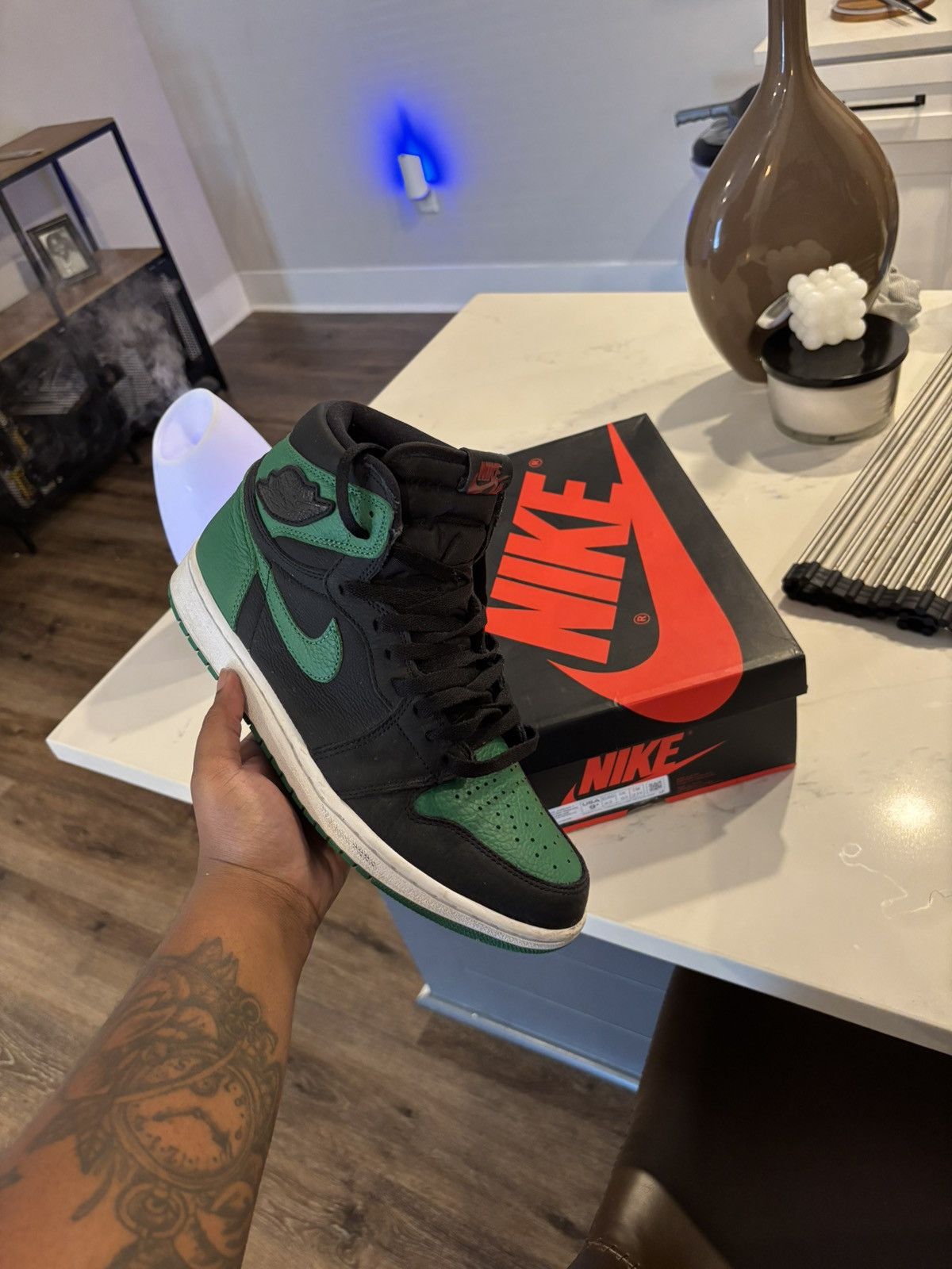 Jordan Brand × Nike Air Jordan 1 Retro High OG “Pine Green” Size US 9.5 / EU 42-43 - 5 Thumbnail