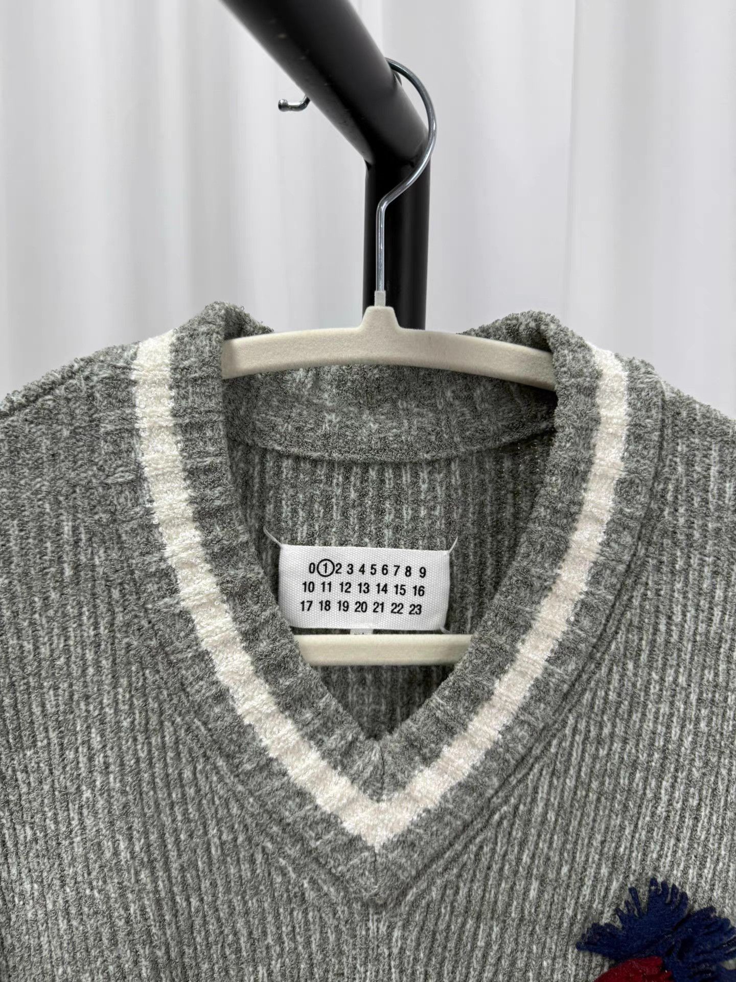Maison Margiela Maison Margiela Handmade Patchwork V-Neck Sweater K20 Size US S / EU 44-46 / 1 - 3 Thumbnail