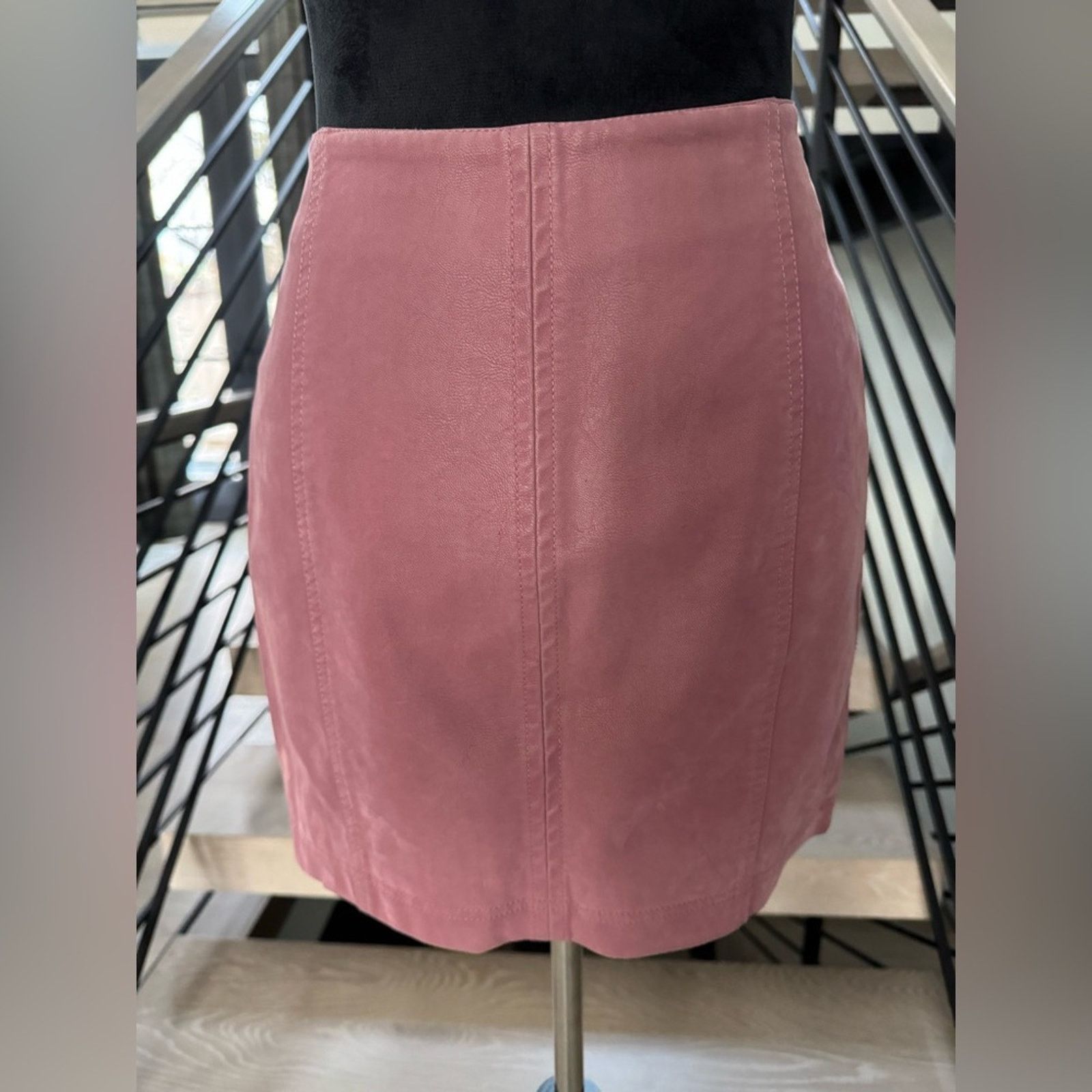Other New Vegan Suede Blush Mini Skirt size 0 Size 25" / US 0 / IT 36 - 3 Thumbnail