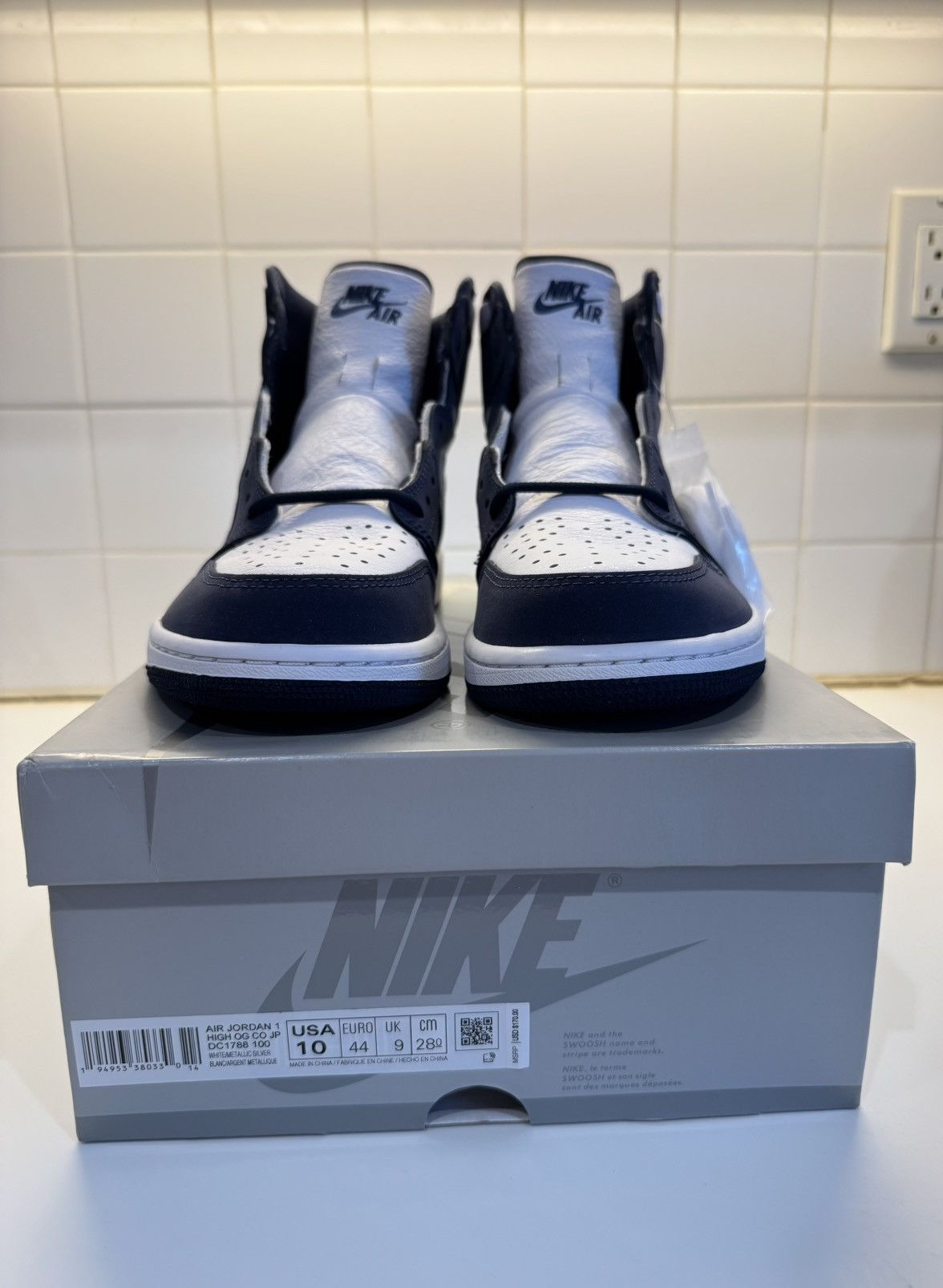 Jordan Brand Air Jordan 1 Retro High CO.JP Midnight Navy Size US 10 / EU 43 - 5 Thumbnail