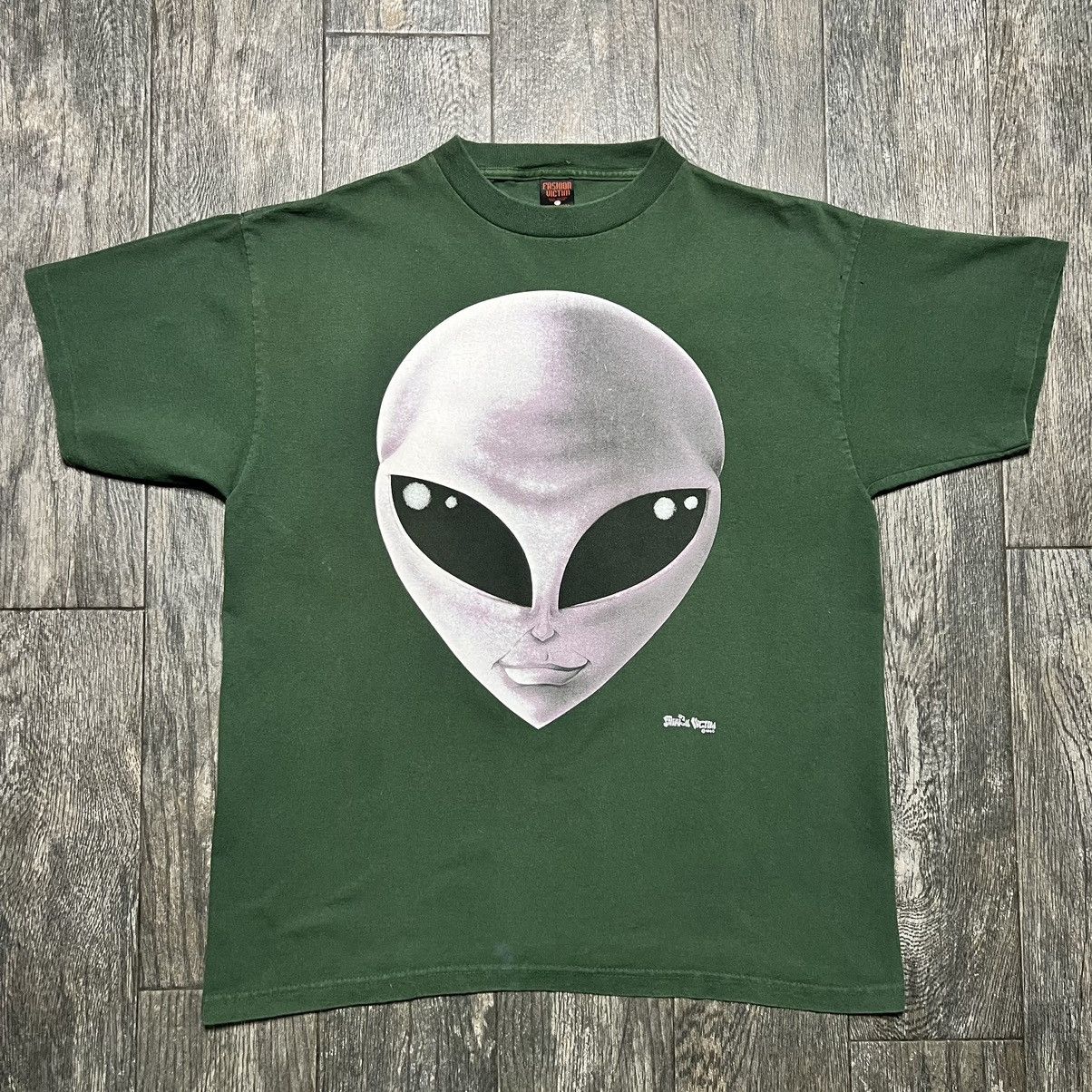 1995 Fashion victim big face alien tee