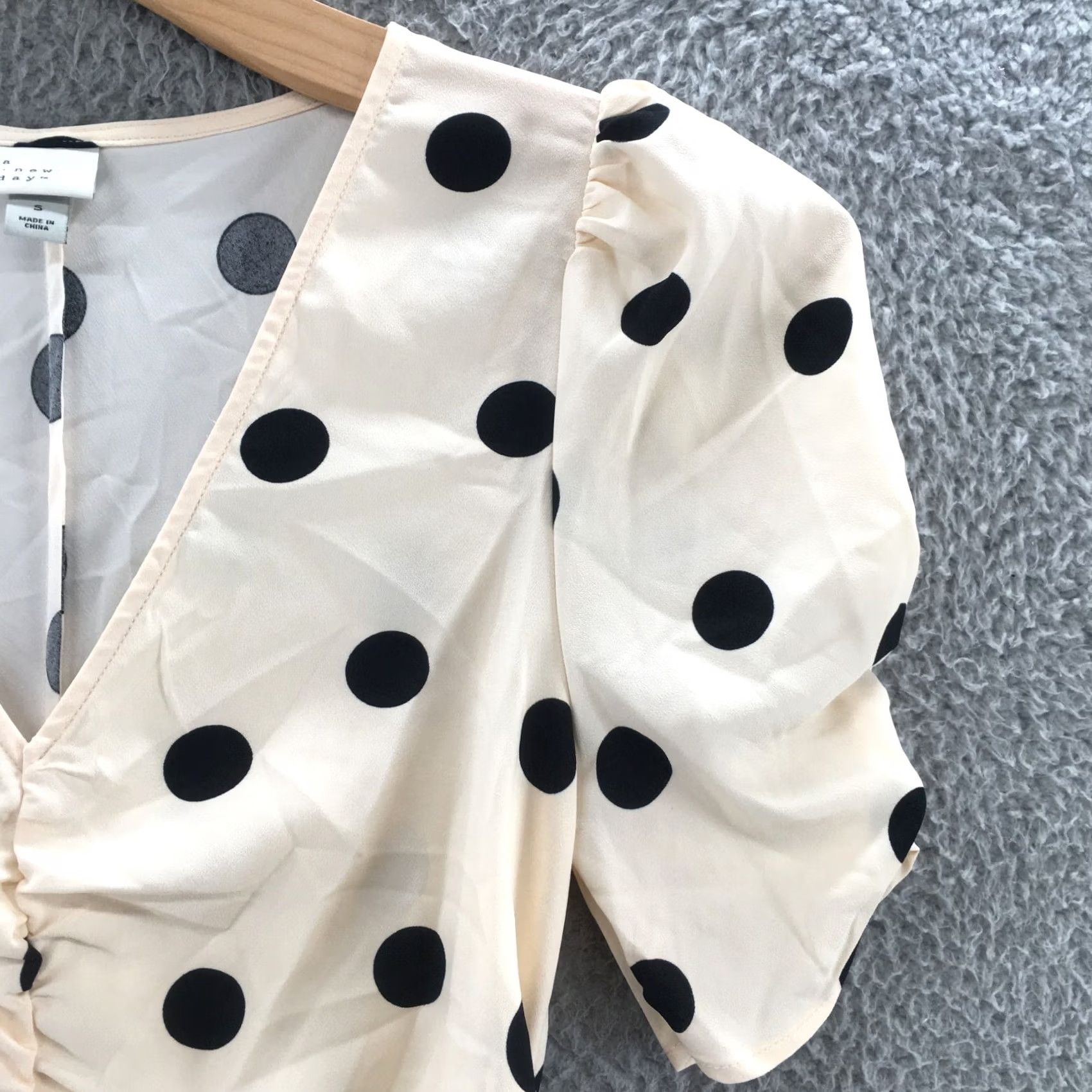Vintage A New Day Midi A-Line Dress Womens S Beige Polka Dot Ruched Puff Sleeve V-Neck Dress Size S / US 4 / IT 40 - 4 Thumbnail