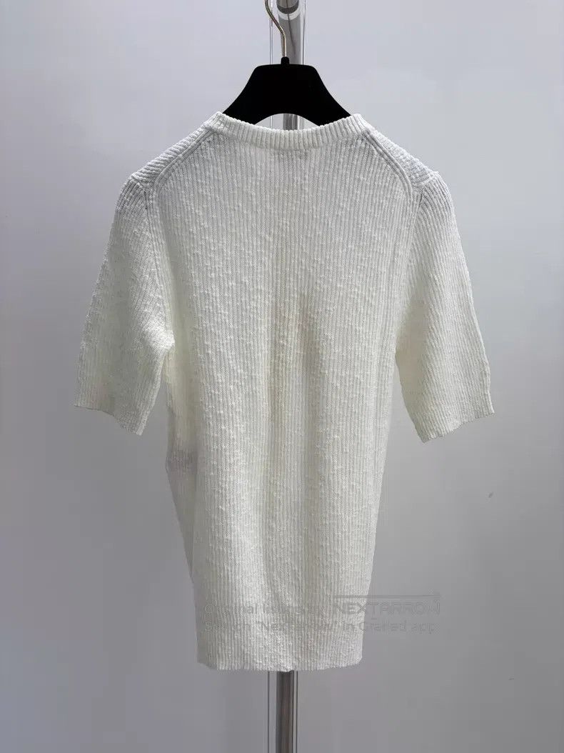 Chanel Chanel White round-neck buttoned knitted short sleeves Size XS / US 0-2 / IT 36-38 - 2 Thumbnail