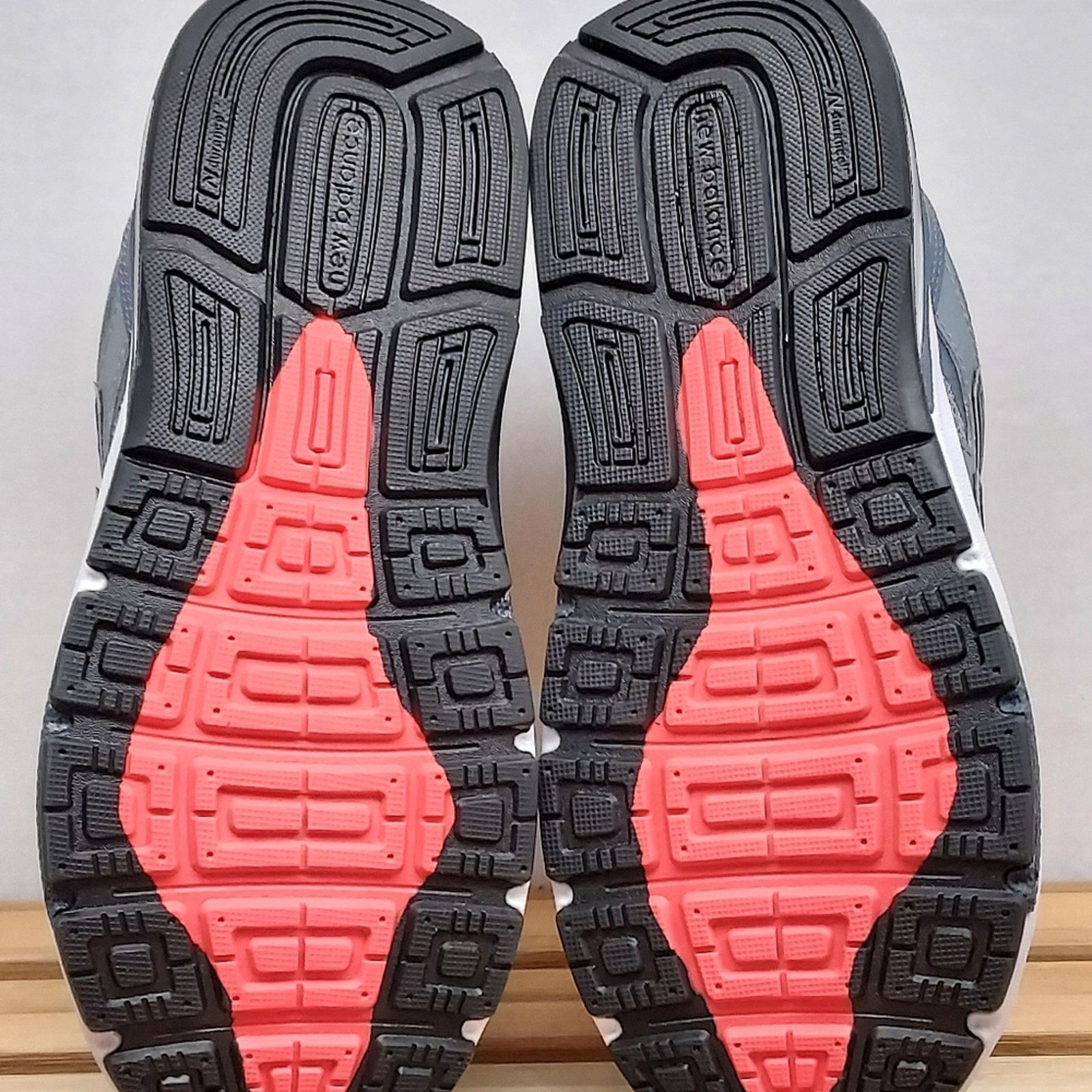 New Balance New Balance Womens | Grey | 1540 V3 Athletic Shoes Size 7.5 Size US 7.5 / IT 37.5 - 4 Thumbnail