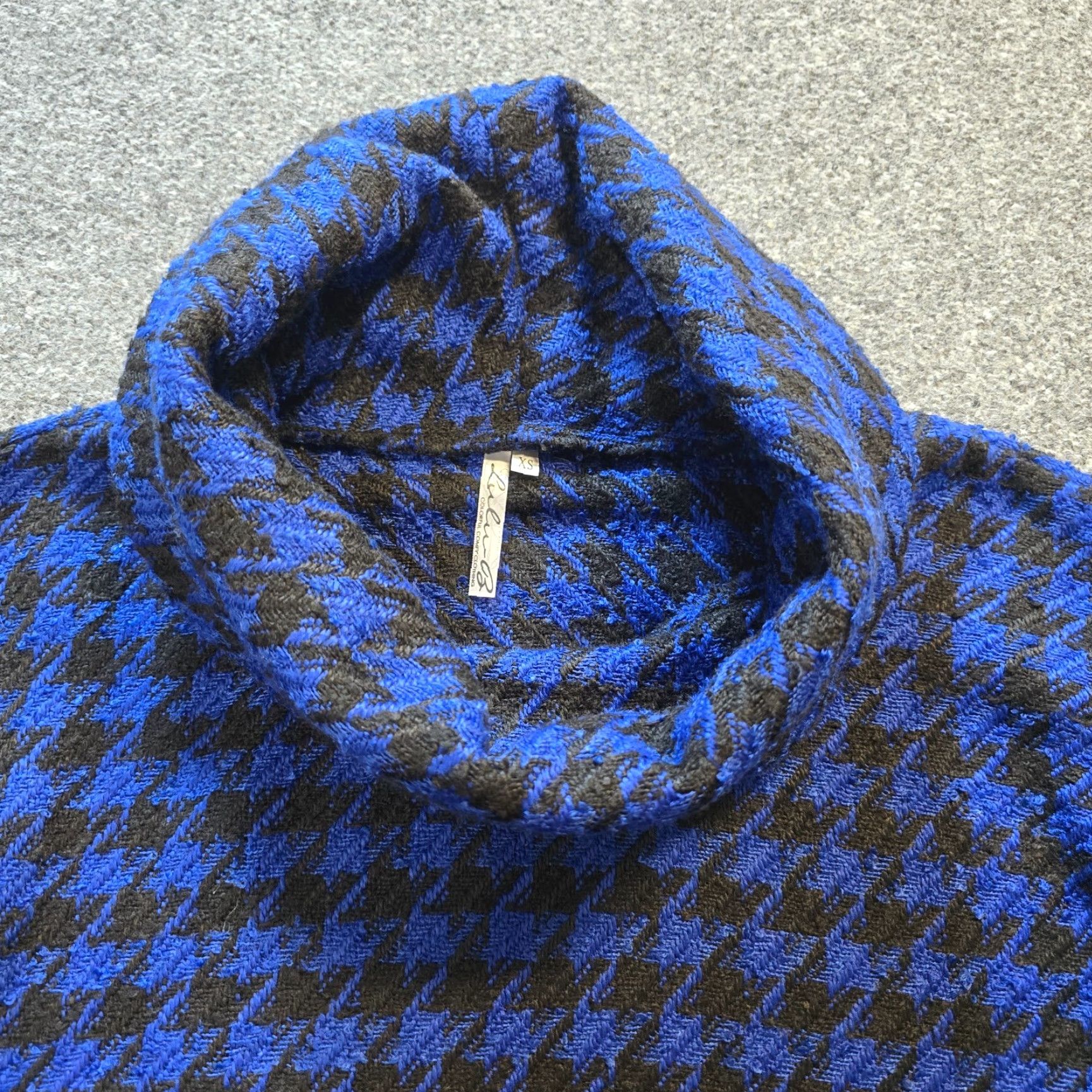 Vintage Lulu B Sweater Women XS Blue Black Houndstooth Cowl Neck Long Sleeve Casual Pullover Knit Heavyweight Winter Fall Spring Size XS / US 0-2 / IT 36-38 - 2 Thumbnail
