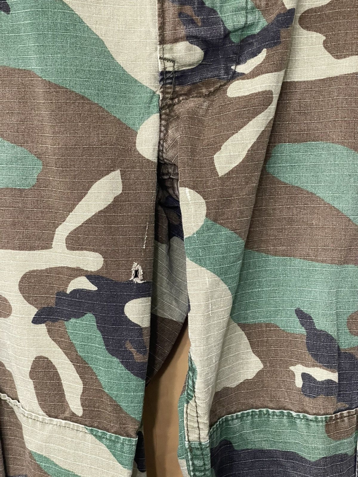 Vintage Vintage distressed M81 Woodland army camo cargo pants Size US 32 / EU 48 - 5 Thumbnail