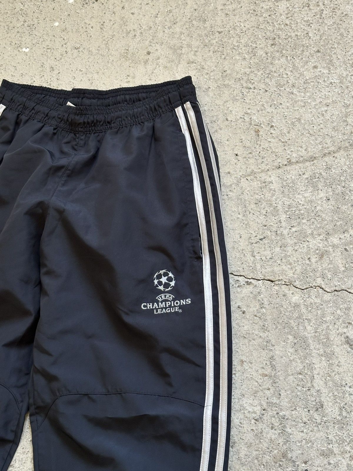 Adidas Vintage Adidas Suit UEFA FC BUYERN MUNCHEN Black size - S Size 46L - 13 Thumbnail
