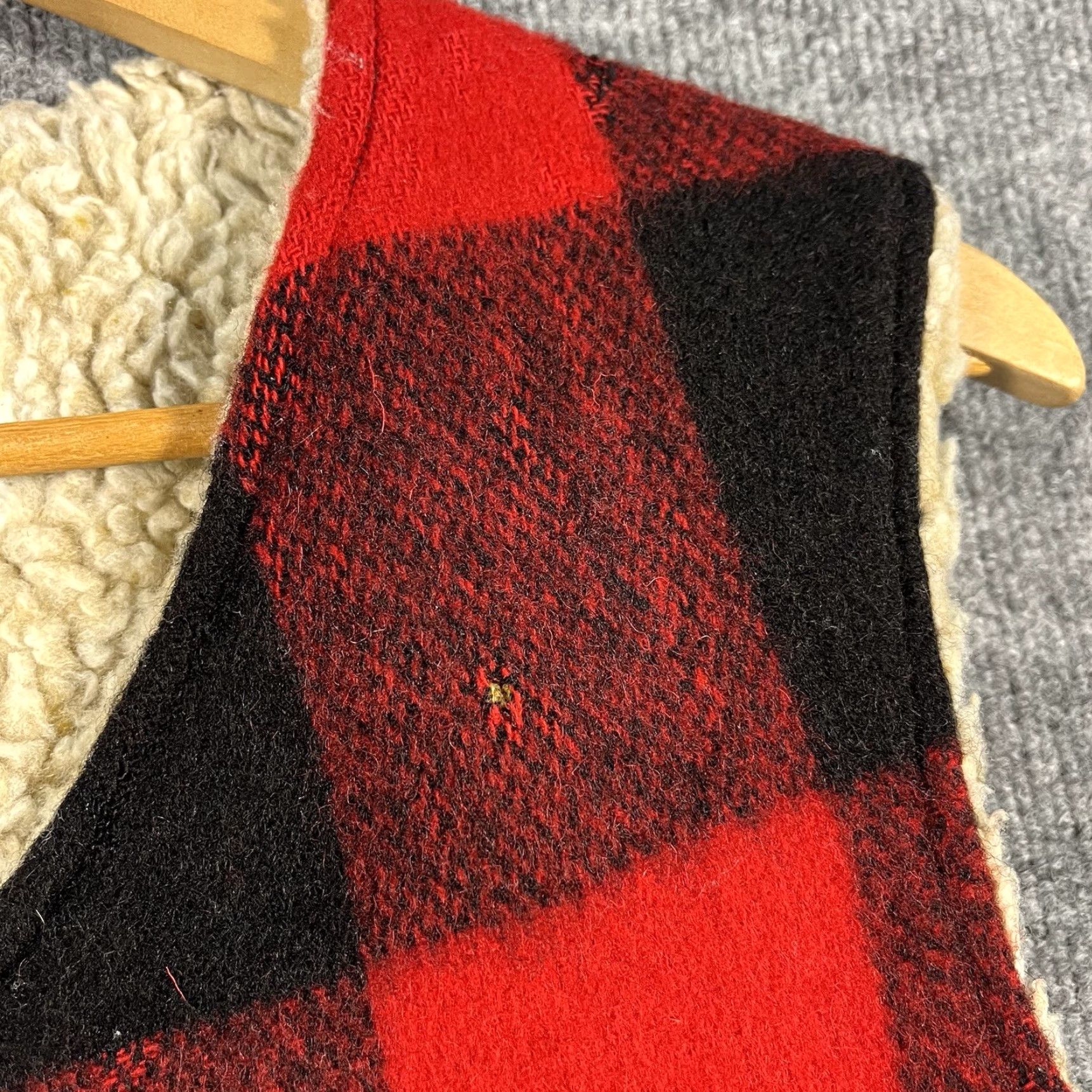 Vintage VINTAGE Woolrich Vest Main Selling Point Wool Vest Adult L Red Plaid Wool Lined USA Made - Outdoor Mens L Size US L / EU 52-54 / 3 - 3 Thumbnail