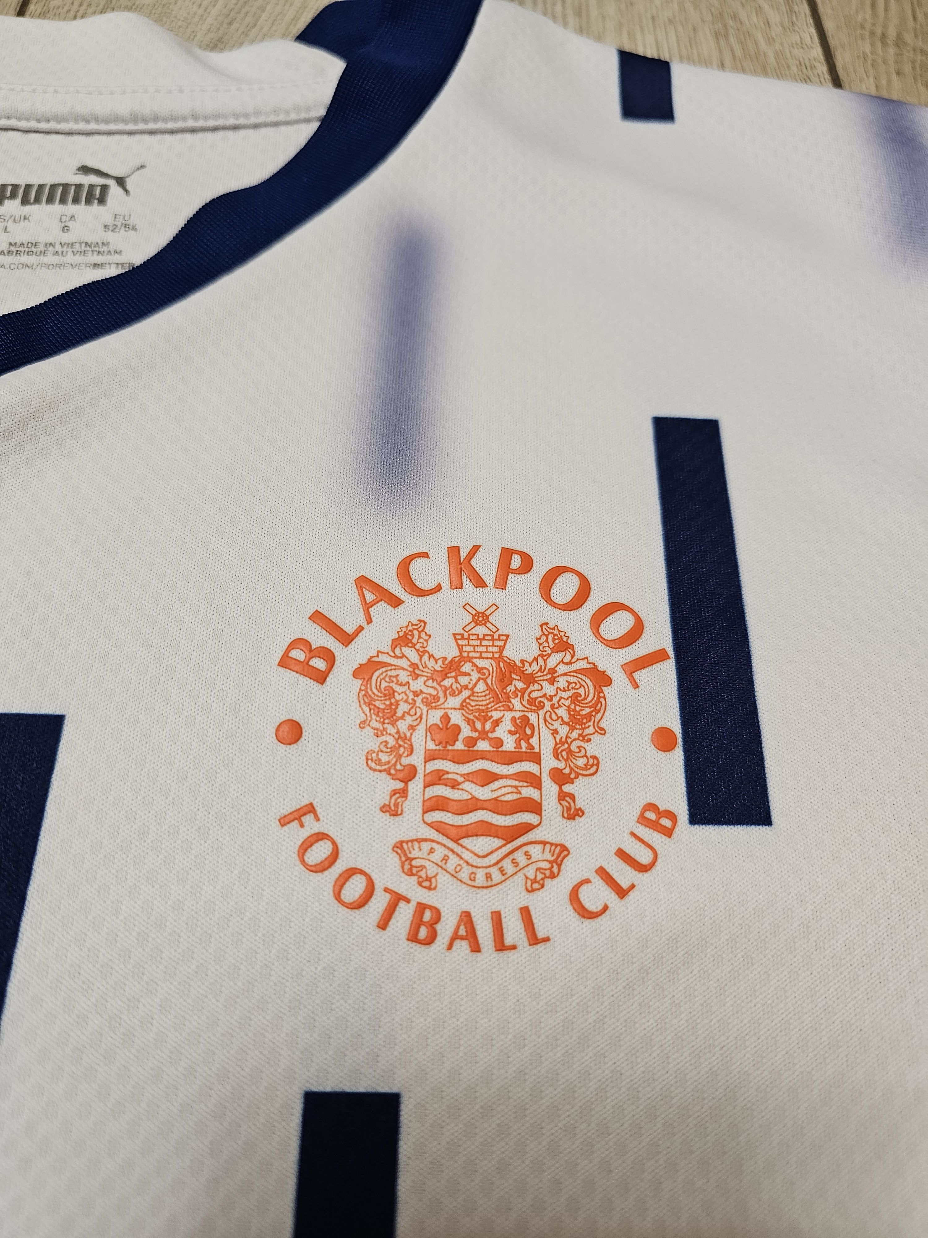 Puma BLACKPOOL 2022 2023 AWAY FOOTBALL SHIRT SOCCER JERSEY Size US L / EU 52-54 / 3 - 4 Thumbnail