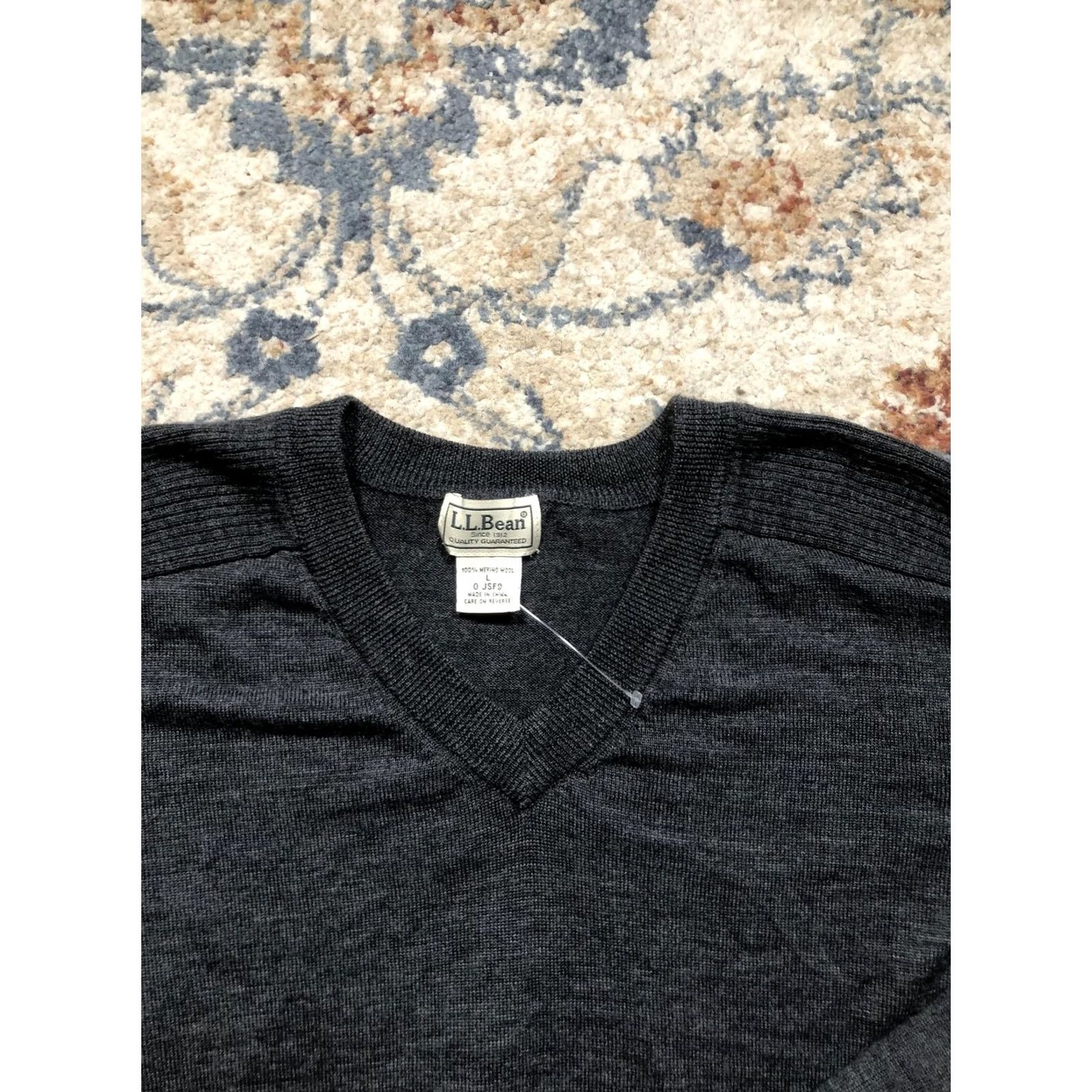 Vintage VINTAGE L.L.Bean Sweater Mens L Gray 100% Merino Wool V-Neck Pullover Knit Trim Size US L / EU 52-54 / 3 - 2 Thumbnail