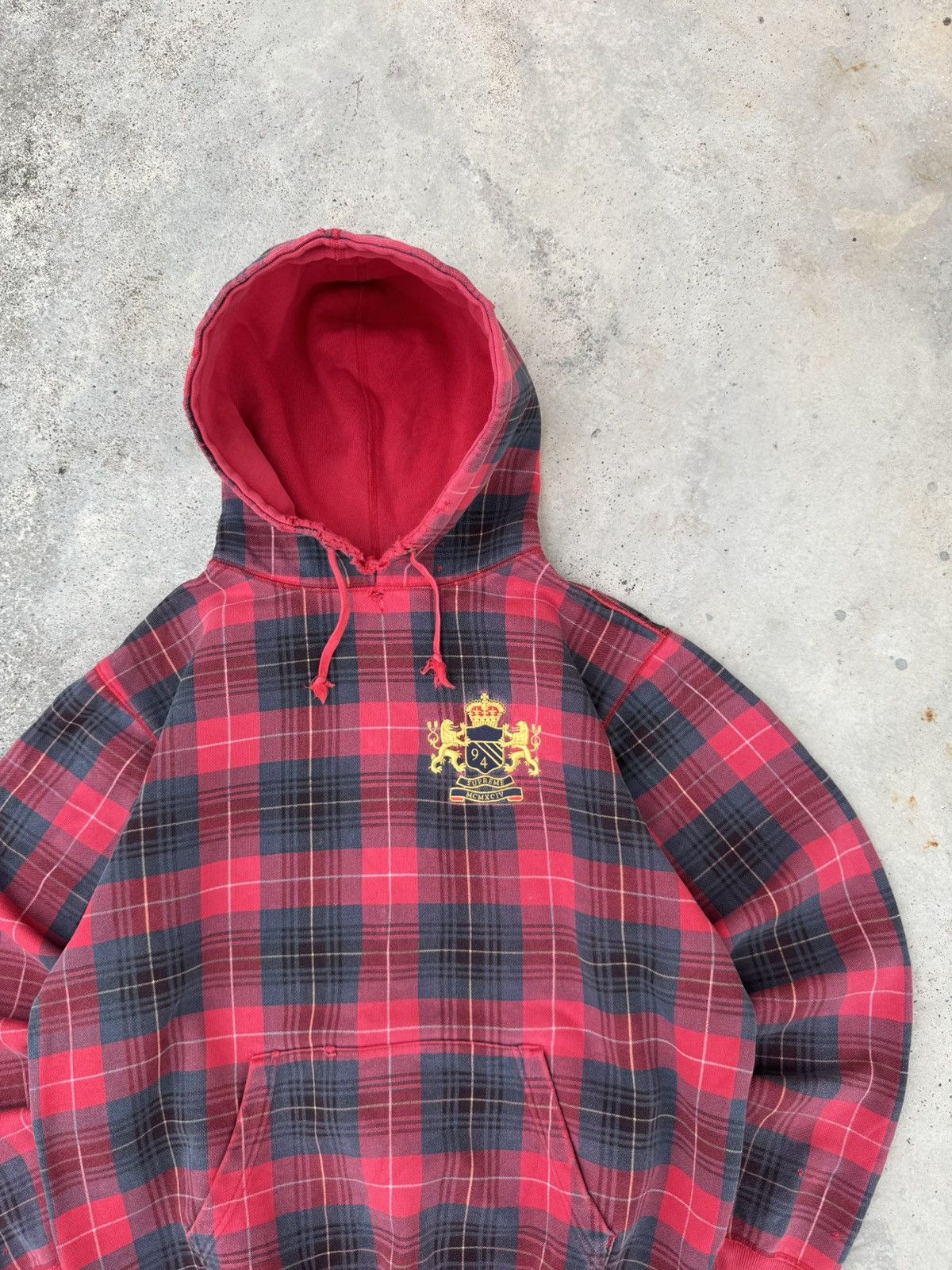 Supreme Distressed Supreme Crest Plaid MCMXCIV Pull Over Hoodie Size US L / EU 52-54 / 3 - 3 Thumbnail