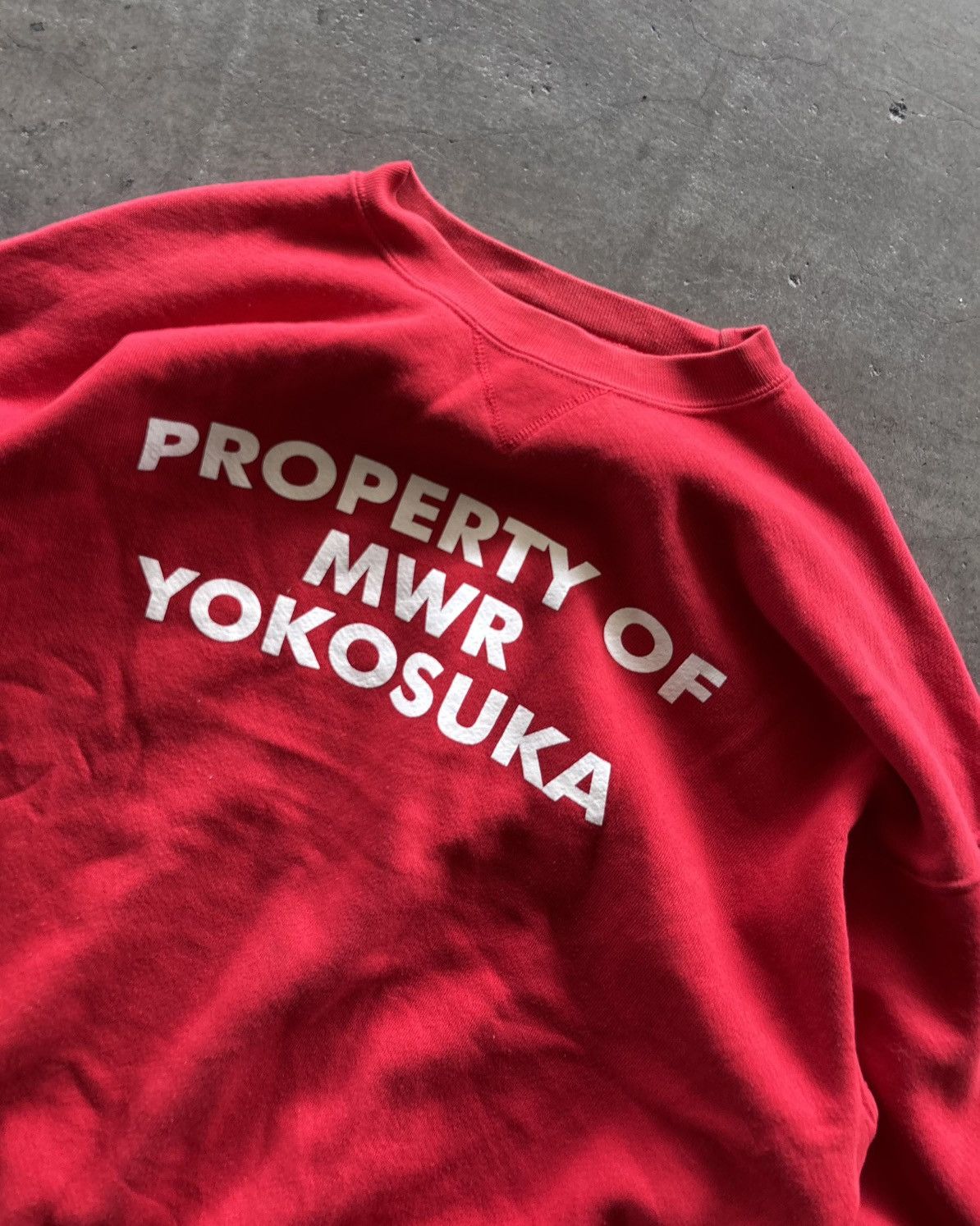 Soffe 90s Property Of Mwr Yokosuka Red Boxy Crewneck Size US XL / EU 56 / 4 - 2 Thumbnail