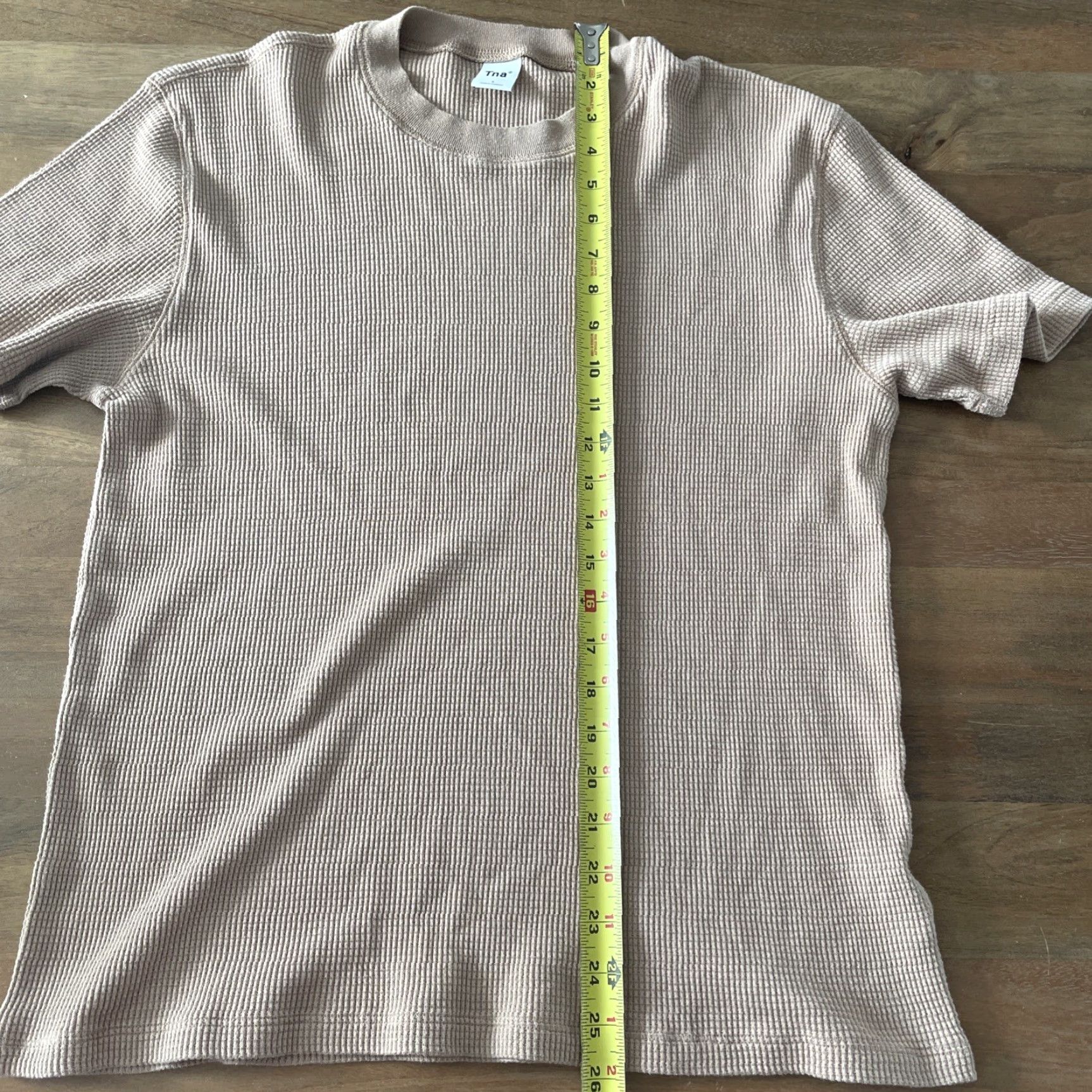TNA Aritzia TNA Waffle Knit Top Shirt Women Small Beige/Clay Gauzy Short Sleeve Crew Neck Pullover Knit Casual Shirt Size S / US 4 / IT 40 - 6 Thumbnail