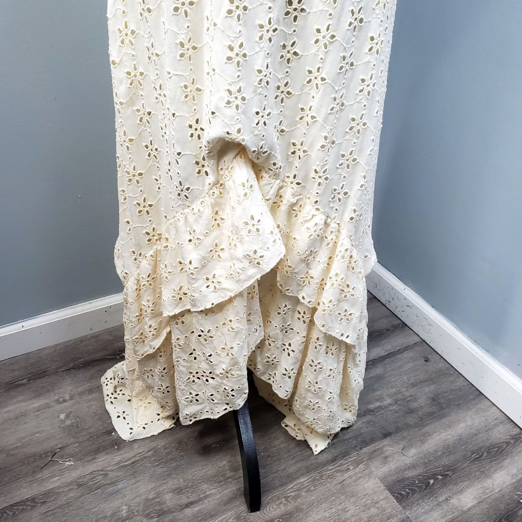 Vintage Winston White Maxi Dress Womens Size M Off The Shoulder Eyelet Ruffle Long Sleeve Casual Summer Dress Size M / US 6-8 / IT 42-44 - 6 Thumbnail