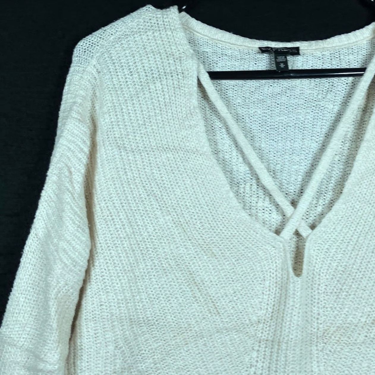 Express Express Women's Sweater Cream V Neck Criss Cross Slit Back Knit Cotton Blend M Knit Style Pullover Casual Workwear) Size M / US 6-8 / IT 42-44 - 4 Thumbnail