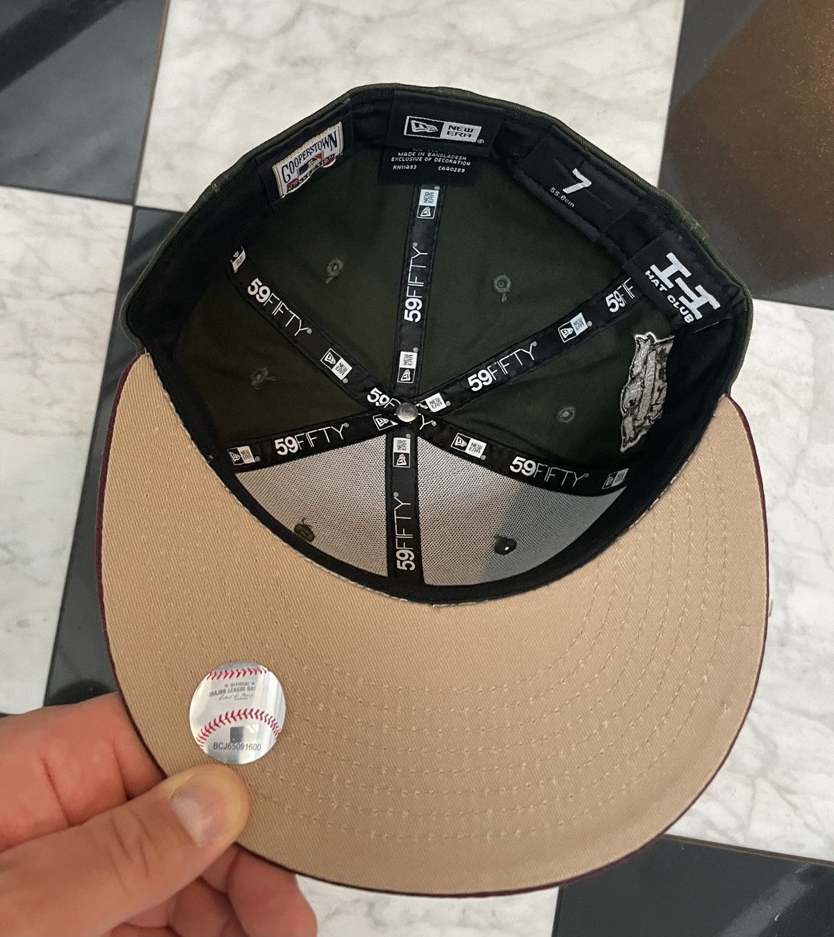 New Era 🔥 Exclusive Dodgers fitted hat size 7 in suede material Size ONE SIZE - 4 Thumbnail