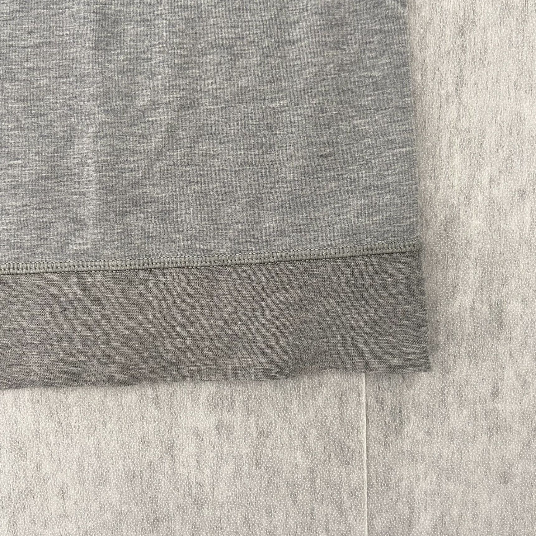 Lululemon Lululemon Mens Everyday Shirt Adult Large Gray Crew Neck Short Sleeve Logo Athletic Tee - Preowned Size US L / EU 52-54 / 3 - 7 Thumbnail