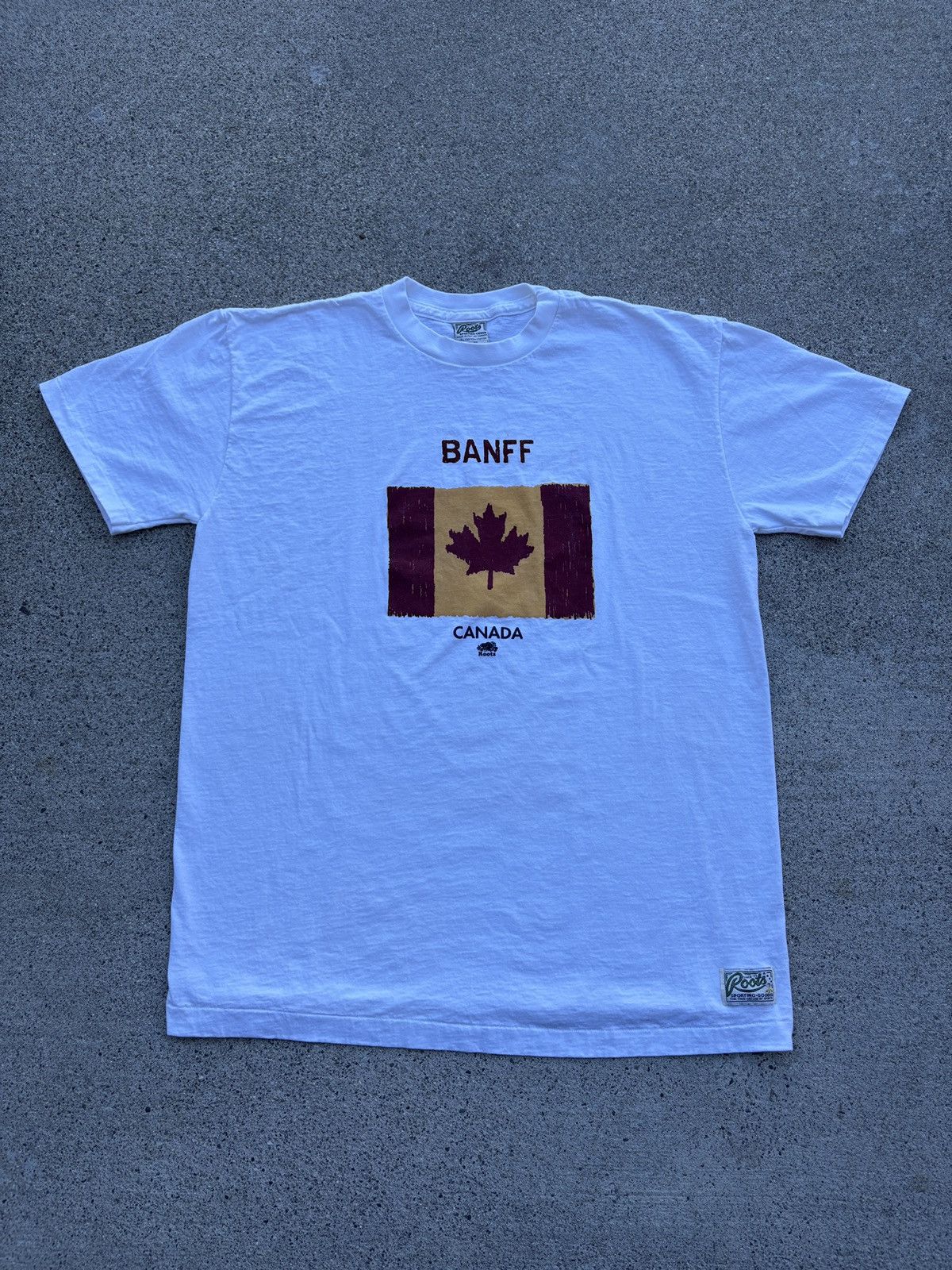 Roots Vintage 1990s Roots “Banff, Canada” Flag T-Shirt Size XL Size US XL / EU 56 / 4 - 1 Thumbnail