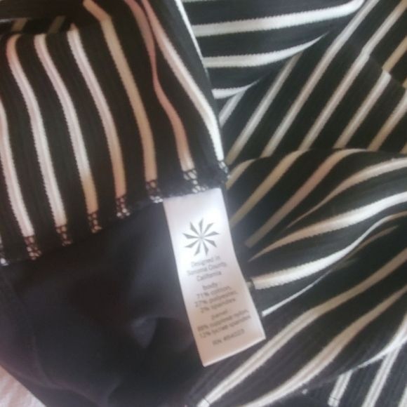 Athleta Athleta Mala Sleeveless Black & White Backless Tank Sz. M Dr Size M / US 6-8 / IT 42-44 - 10 Thumbnail