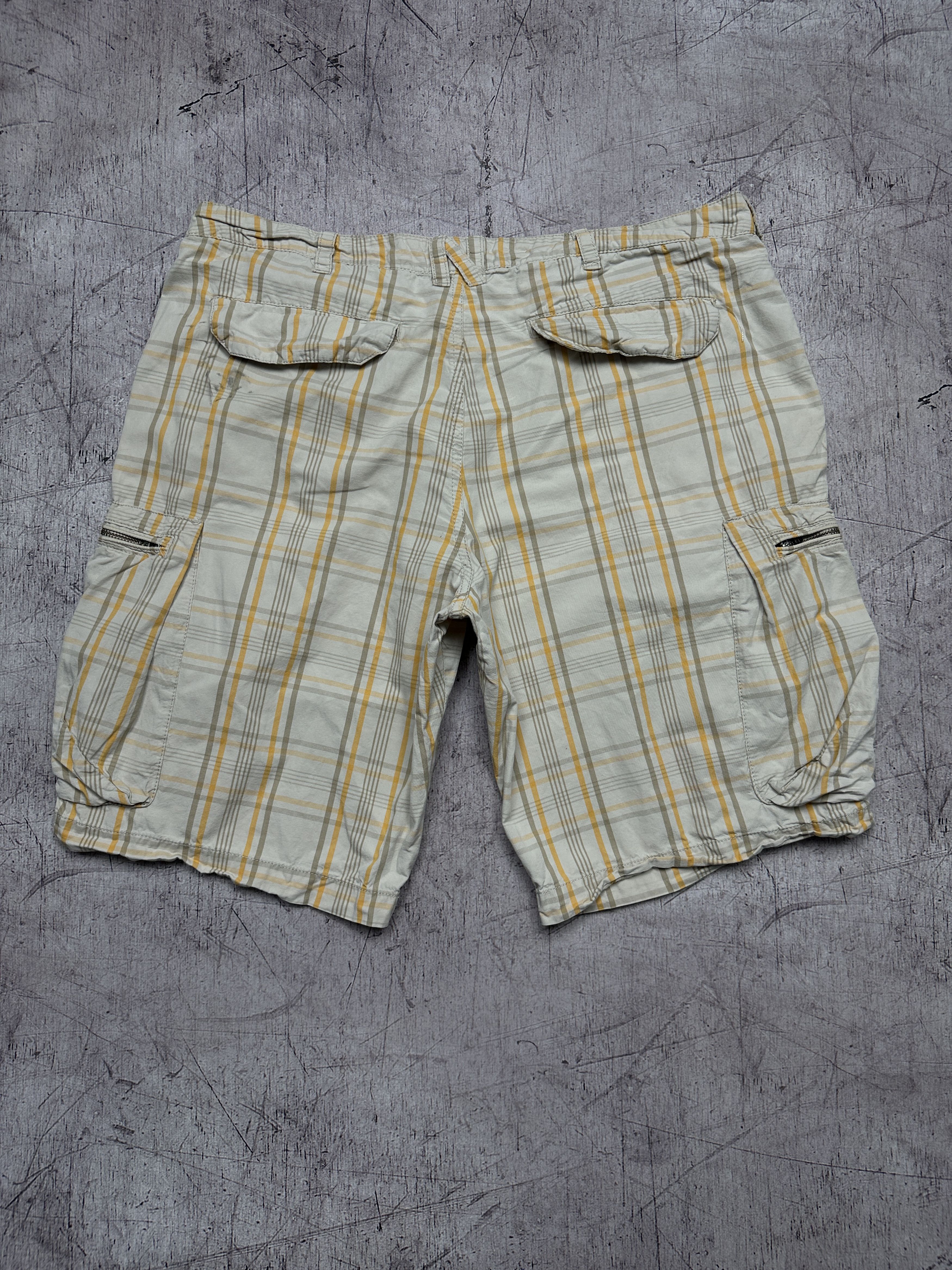 Nike Nike Vintage Mens Cargo Shorts Size US 34 / EU 50 - 8 Thumbnail