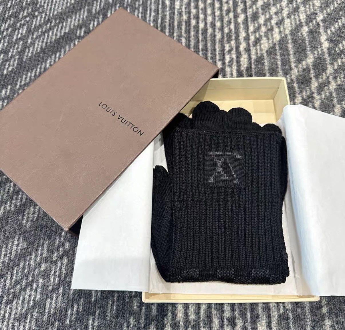 Louis Vuitton Louis Vuitton Damier Wool Gloves J42 Size ONE SIZE - 5 Thumbnail