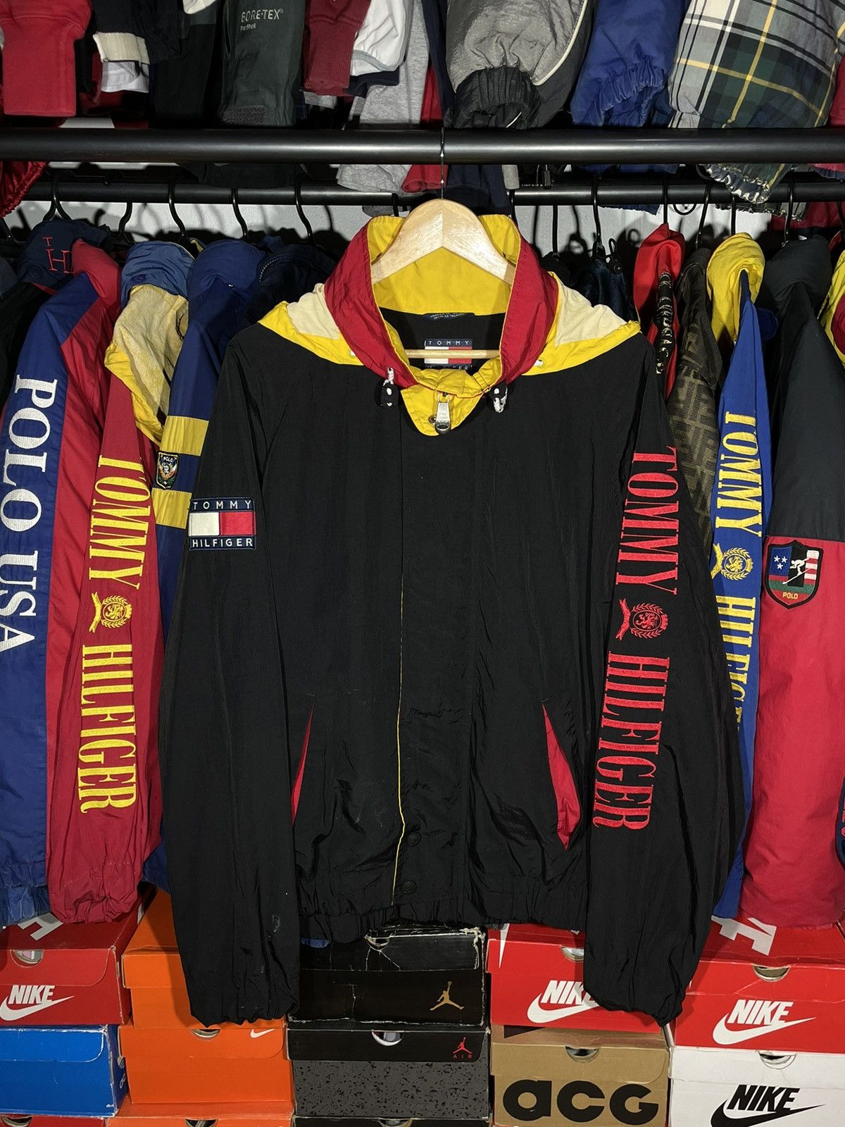 Tommy Hilfiger × Vintage Jacket Tommy Hilfiger Spell Out 90’s Vintage Size US L / EU 52-54 / 3 - 1 Thumbnail