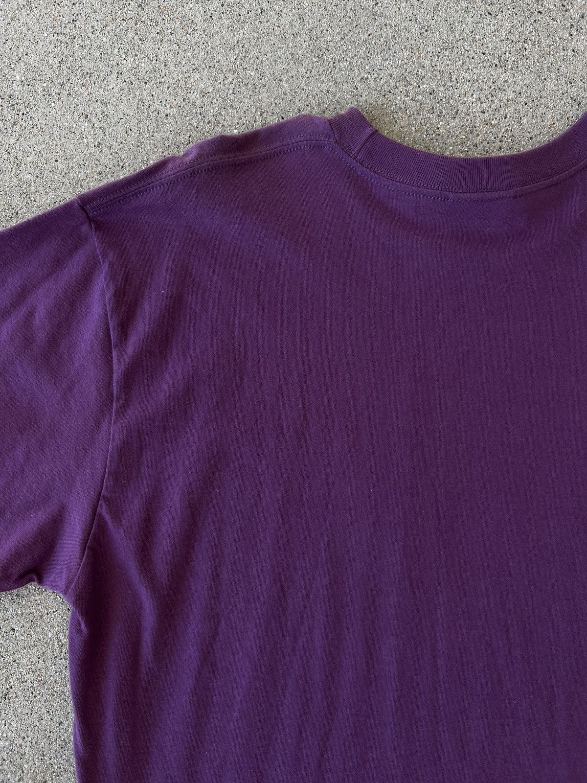 Nike Vintage 2000s Nike Purple/Gold “NIKE” Logo Check Tee Size XL Size US L / EU 52-54 / 3 - 6 Thumbnail