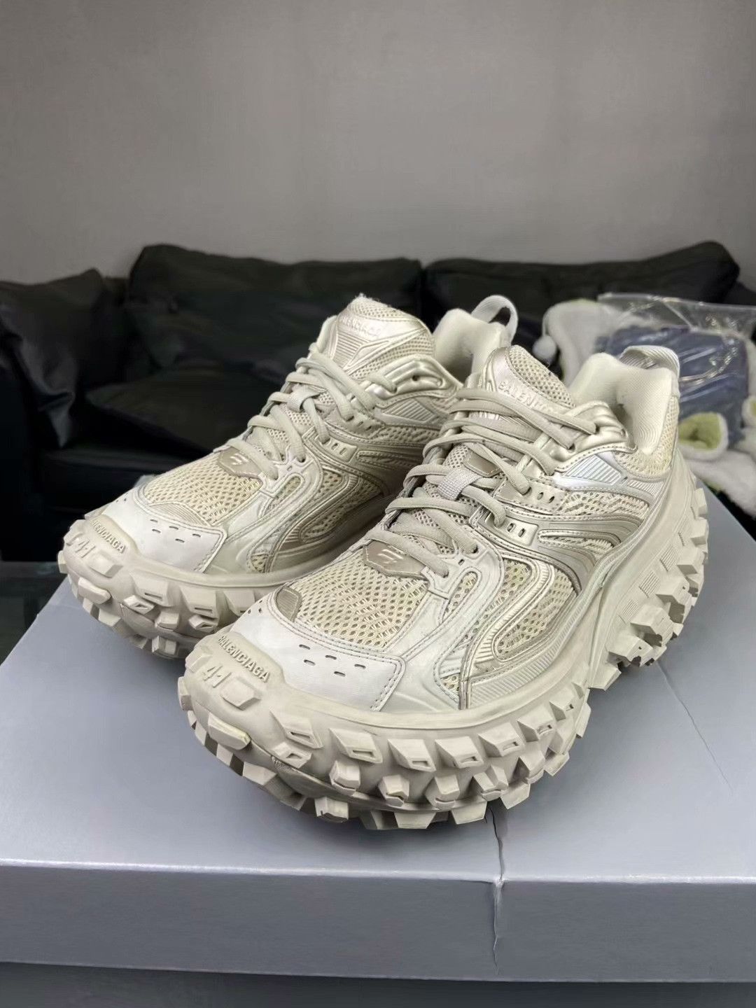 Balenciaga Balenciaga Lowtop Sneakers 41 Men Size US 8.5 / EU 41-42 - 1 Thumbnail
